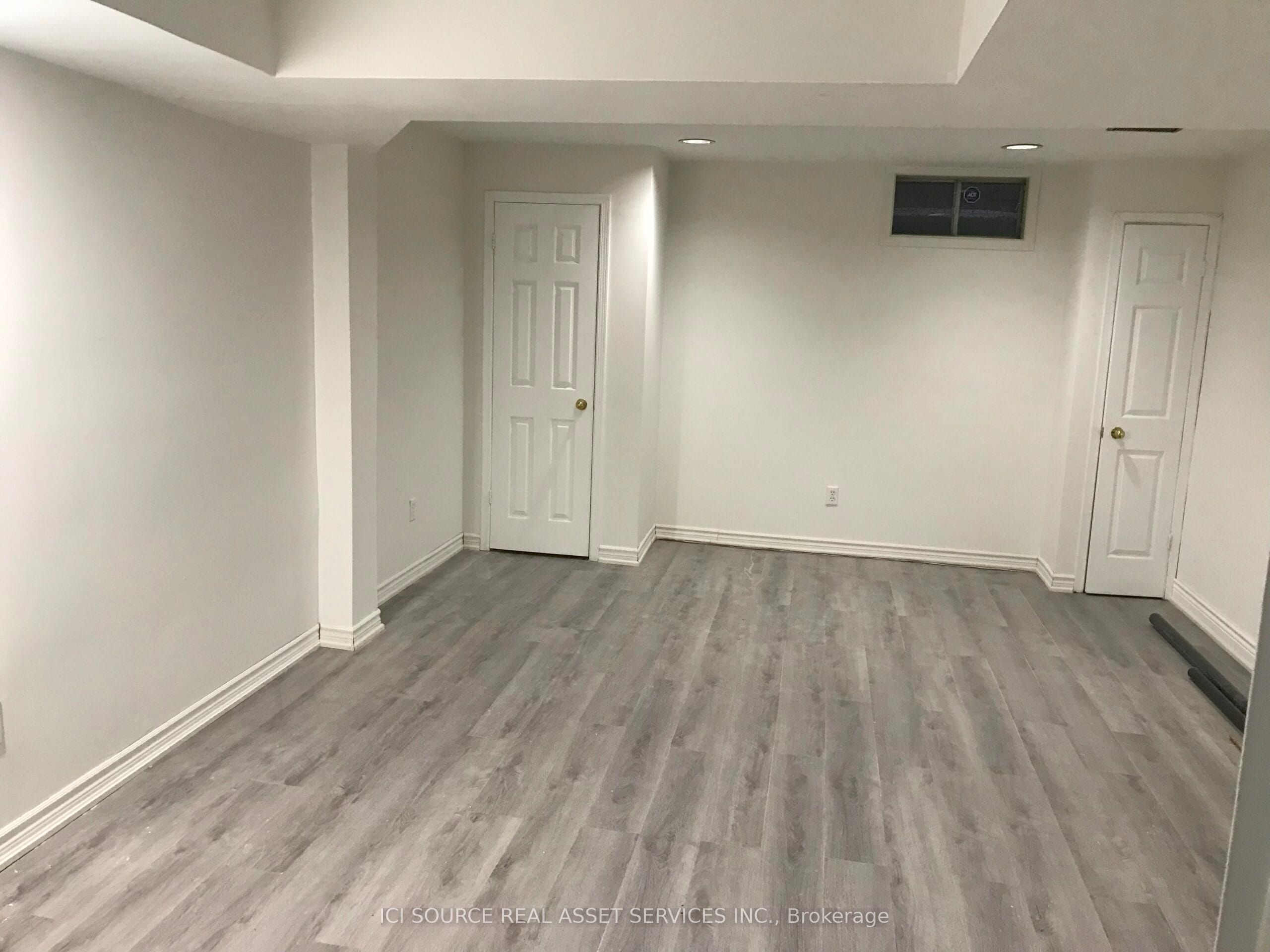Unit Lower - 155 Highland Crescent, North York 3