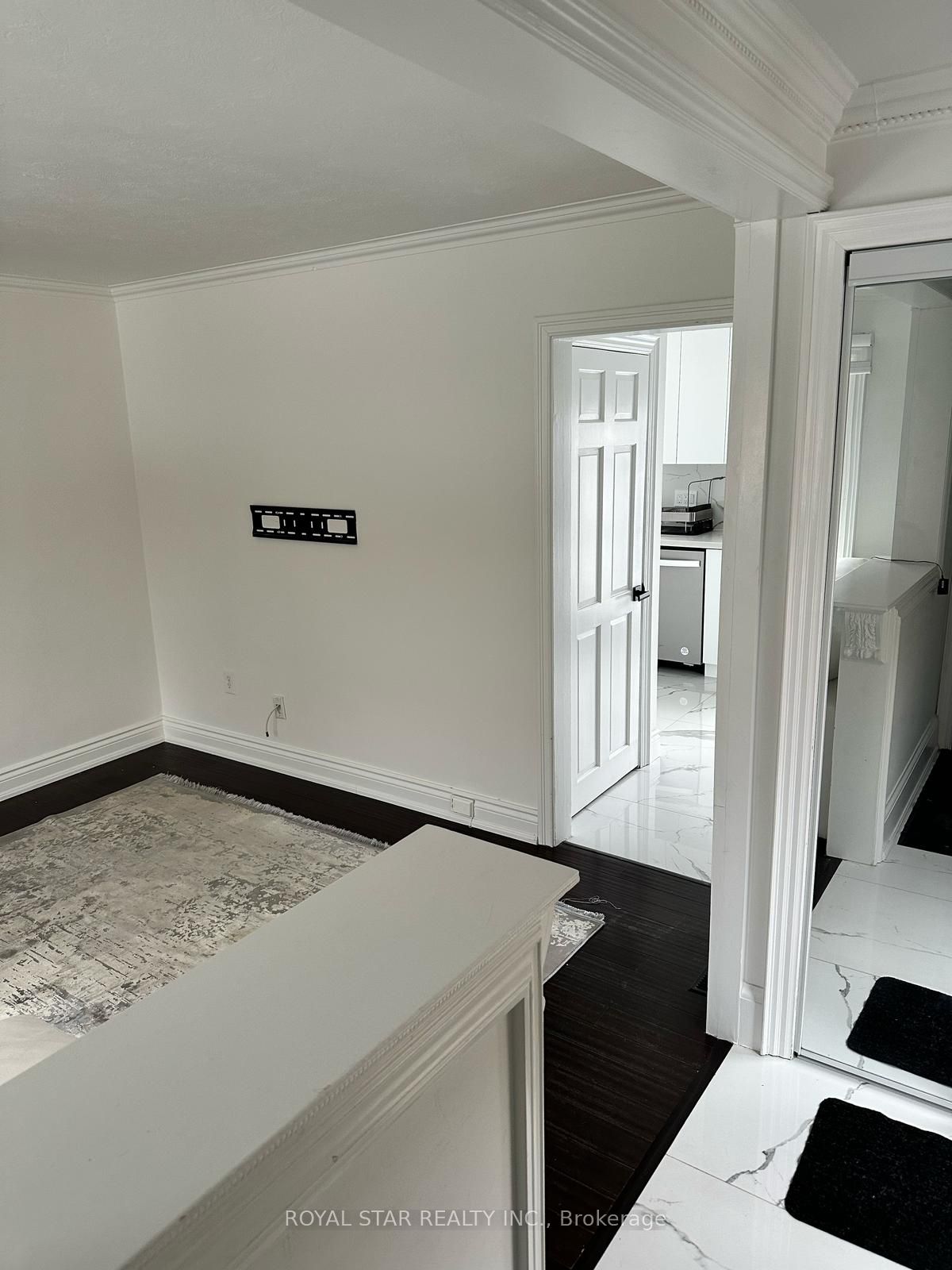 Unit Room - 9 Roycrest Avenue, North York 5