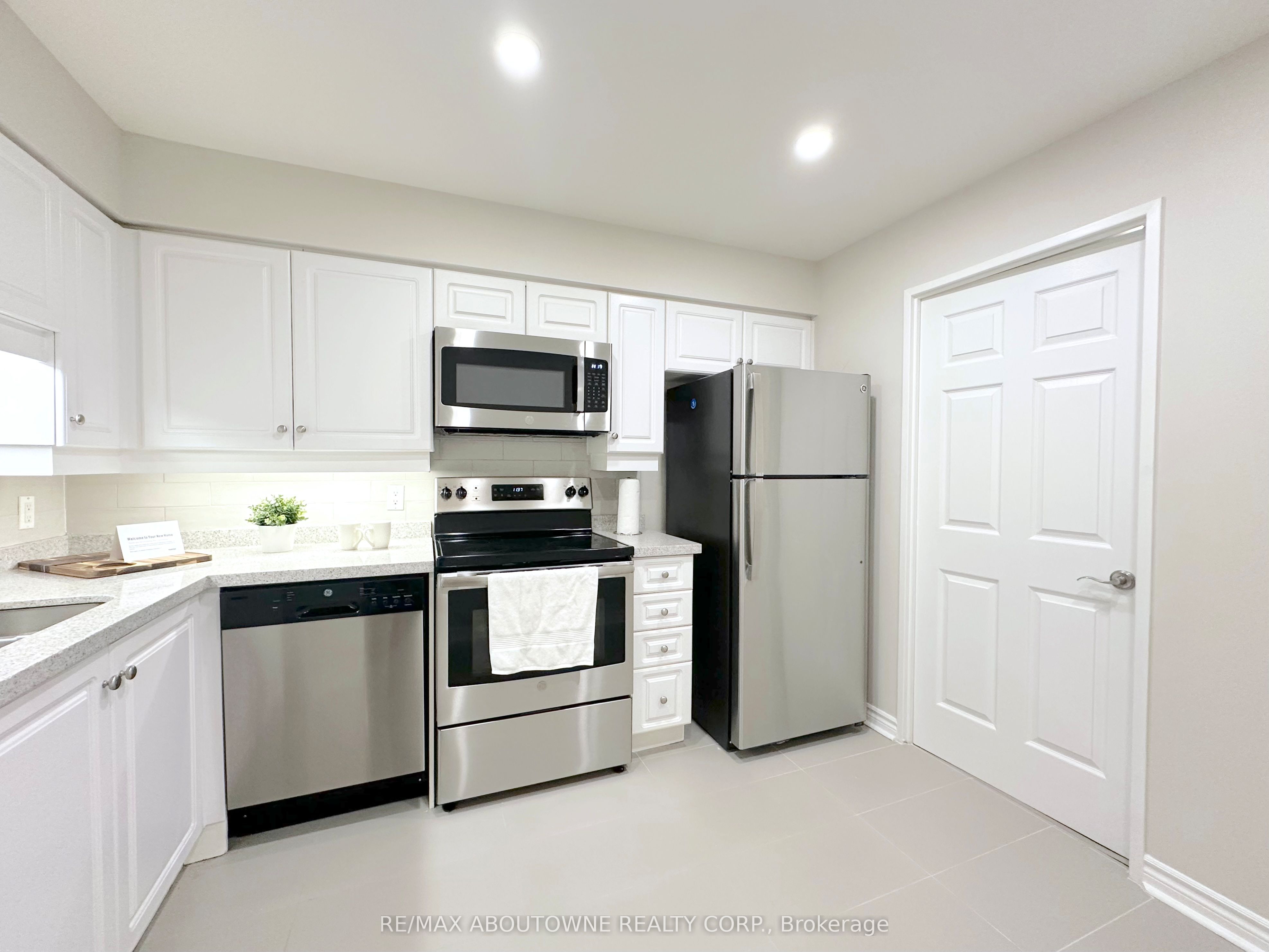 Unit 104 - 17 Brookbanks Drive, North York 2