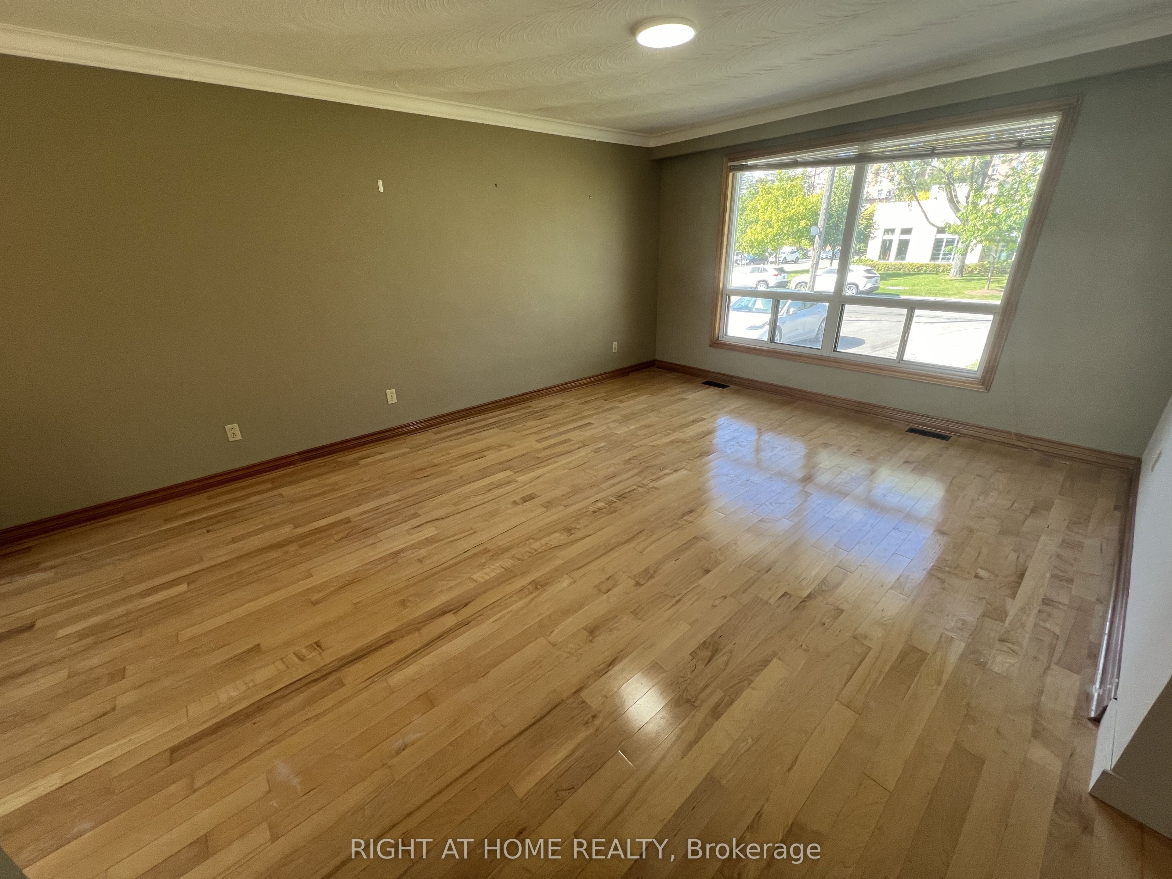 Unit Main Floor - 9 Dewlane Drive, North York 3