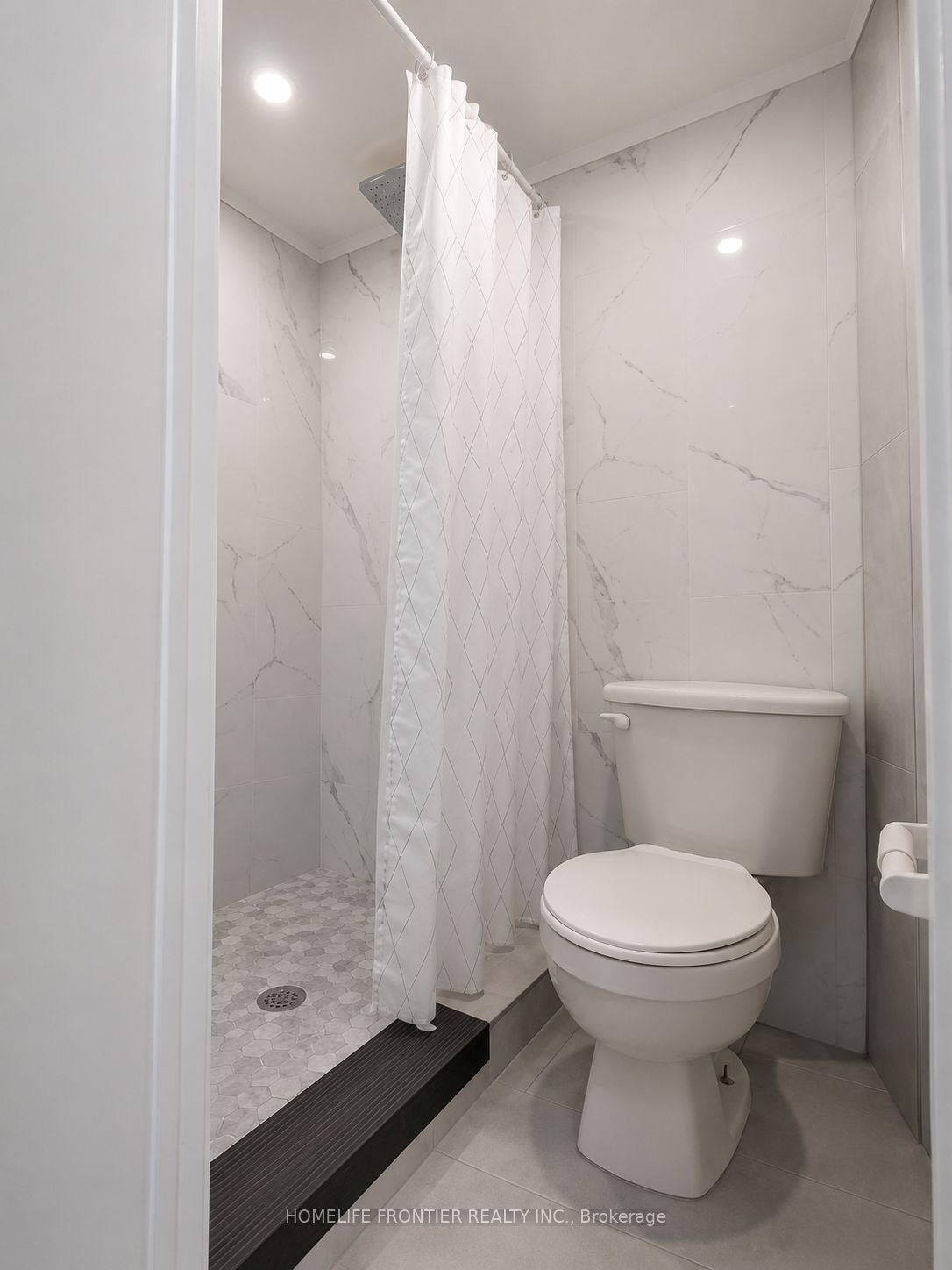 Unit Ground Level - 49 Red Robinway, North York 5