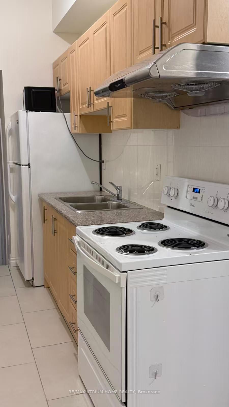 Unit 201 - 413 Spadina Avenue, Toronto 2