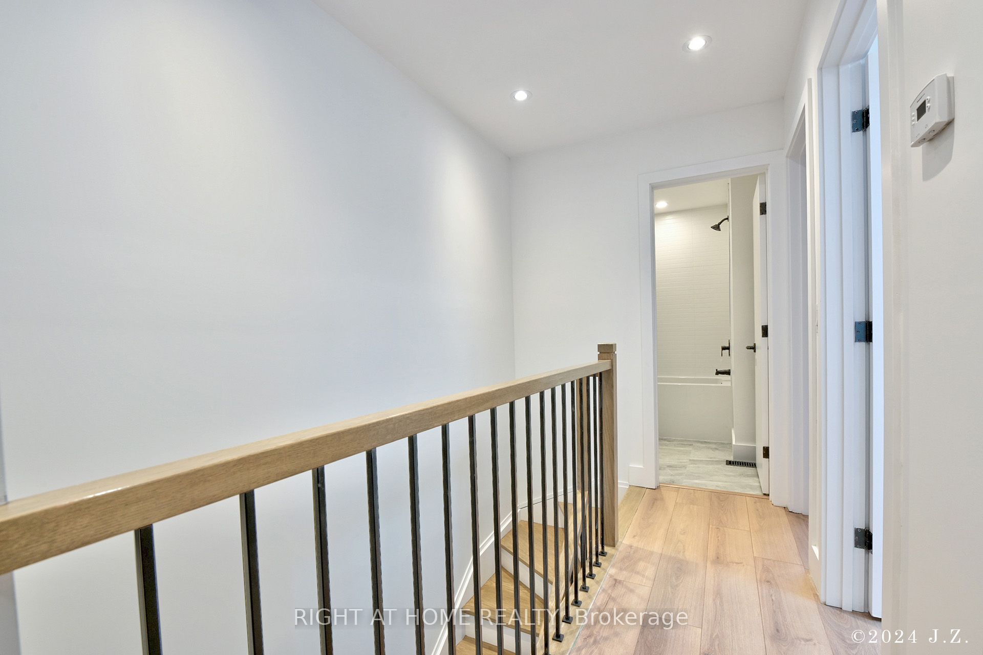 Unit CoachHs - 50A Lanark Avenue, Toronto 4