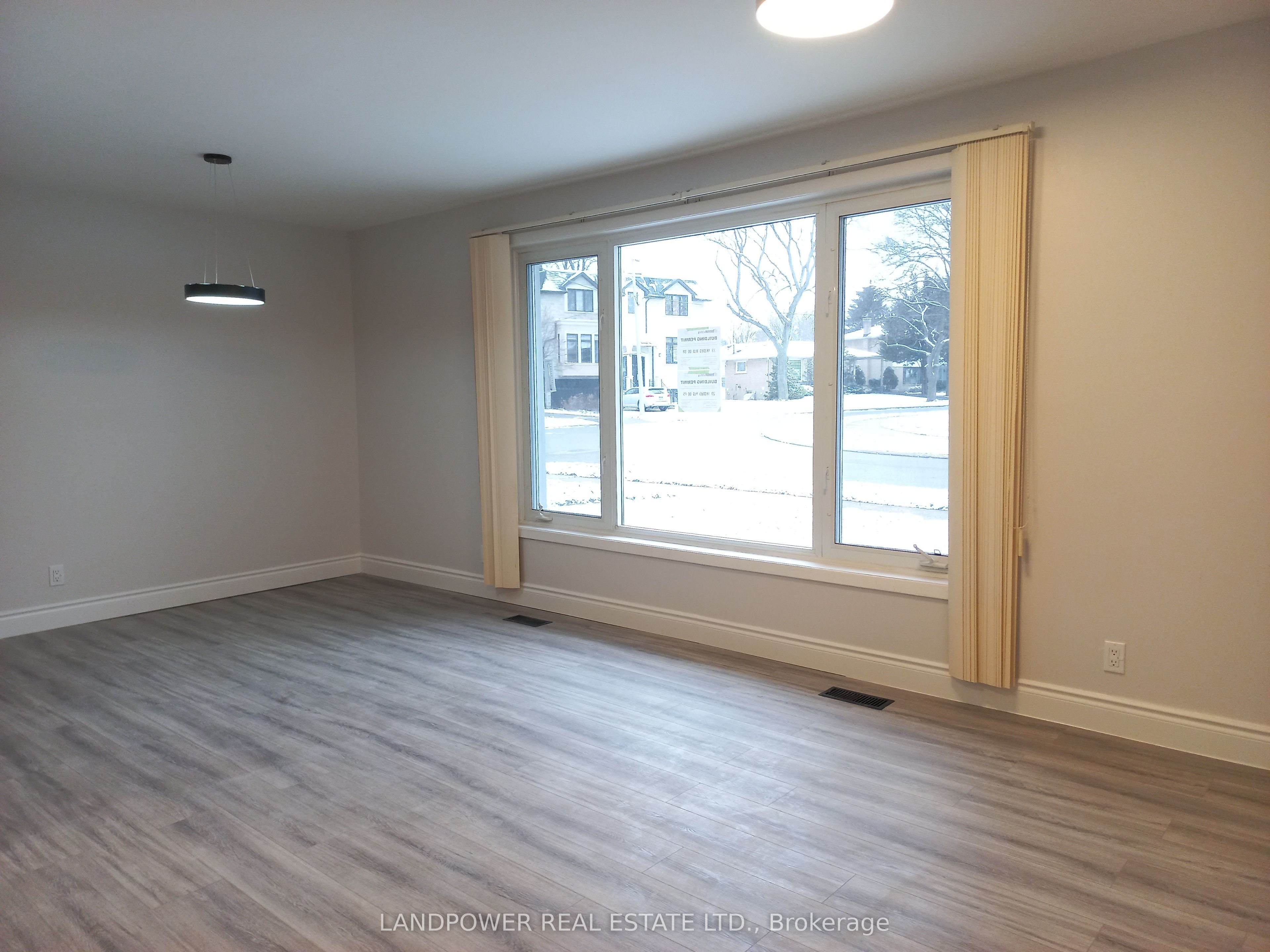 Unit 3 bedrooms - 8 Clareville Crescent, North York 4
