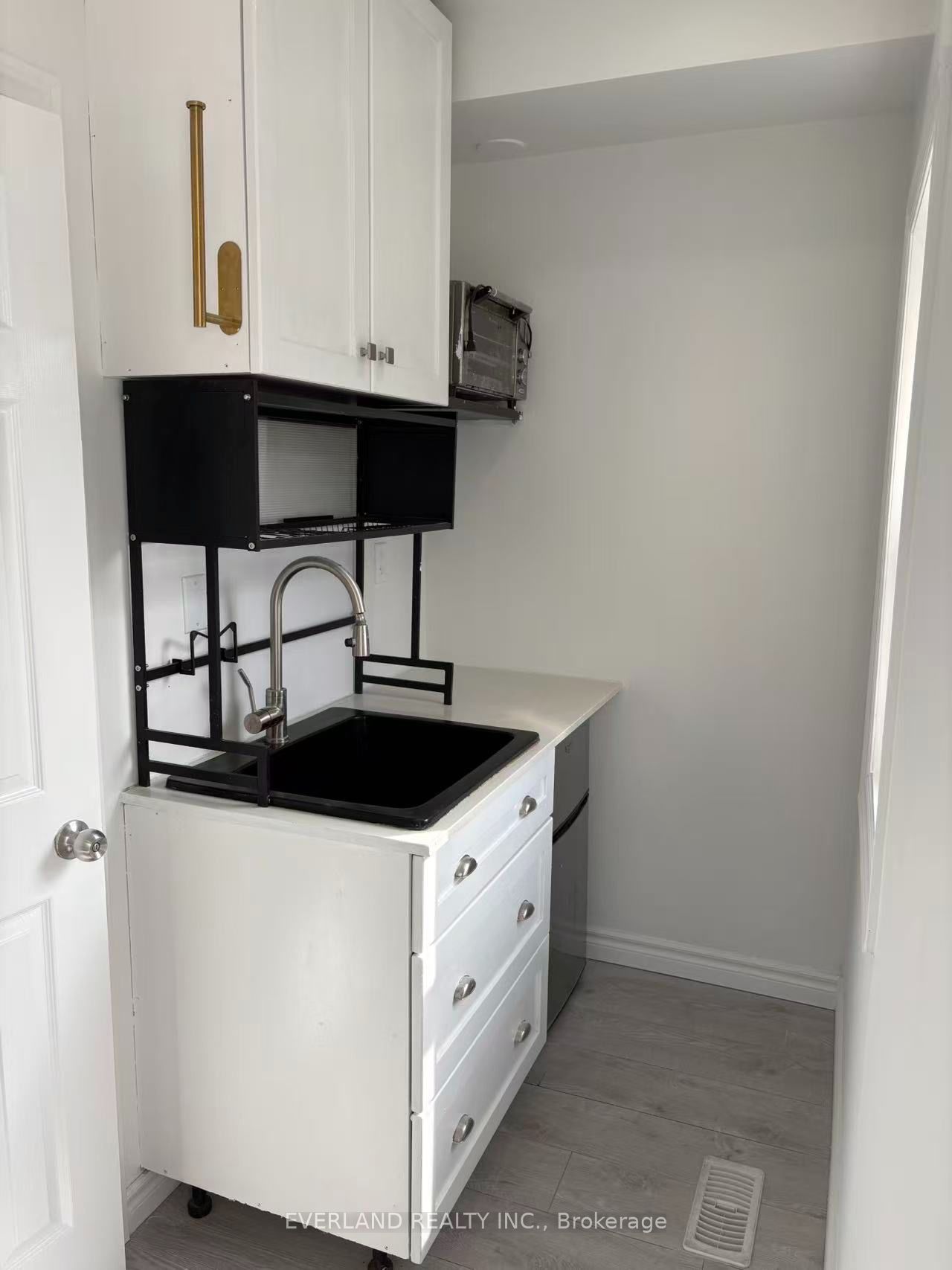 Unit 301 - 850 Bathurst Street, Toronto 4