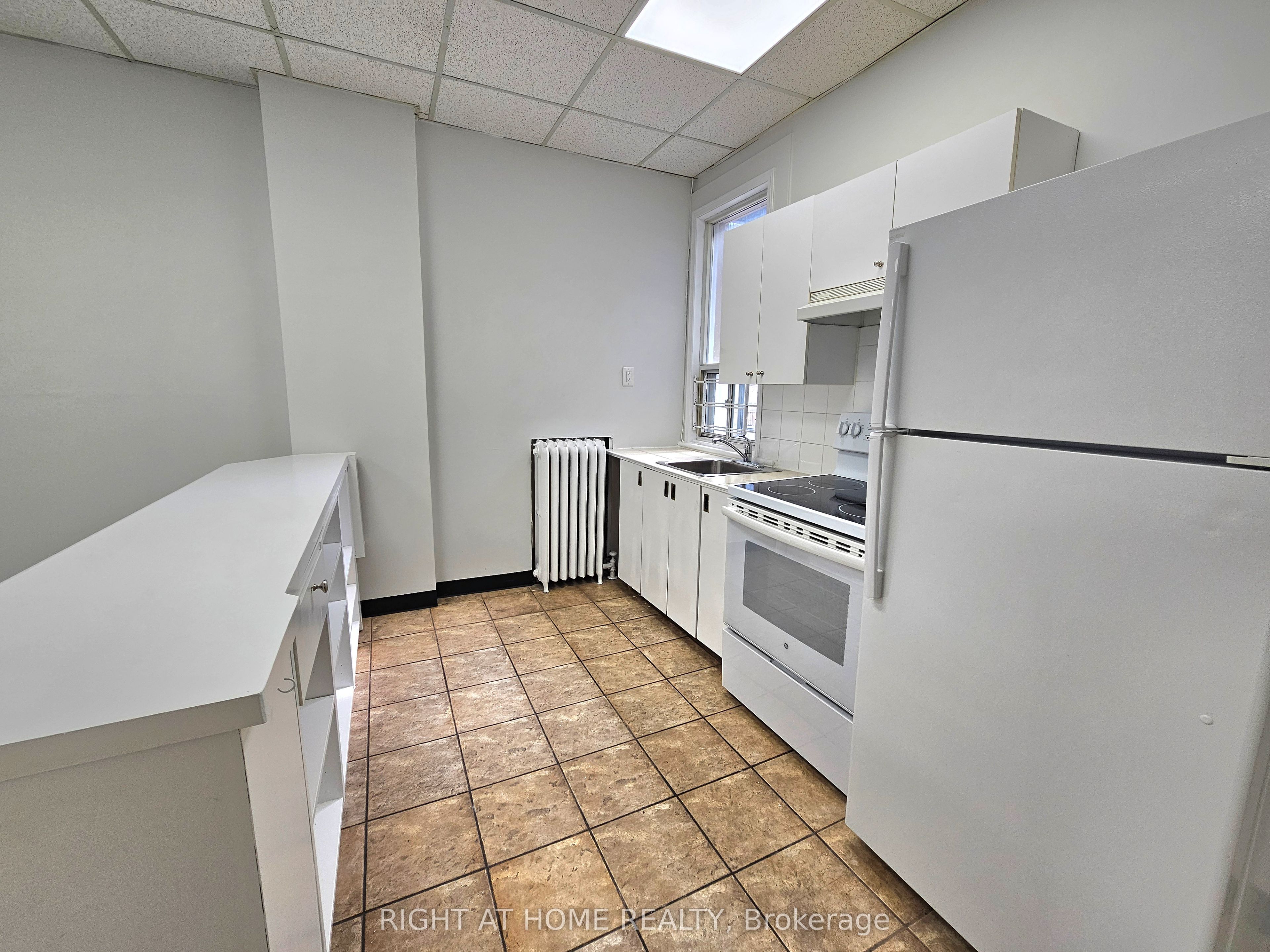 Unit 2 - 516 Yonge Street, Toronto 4