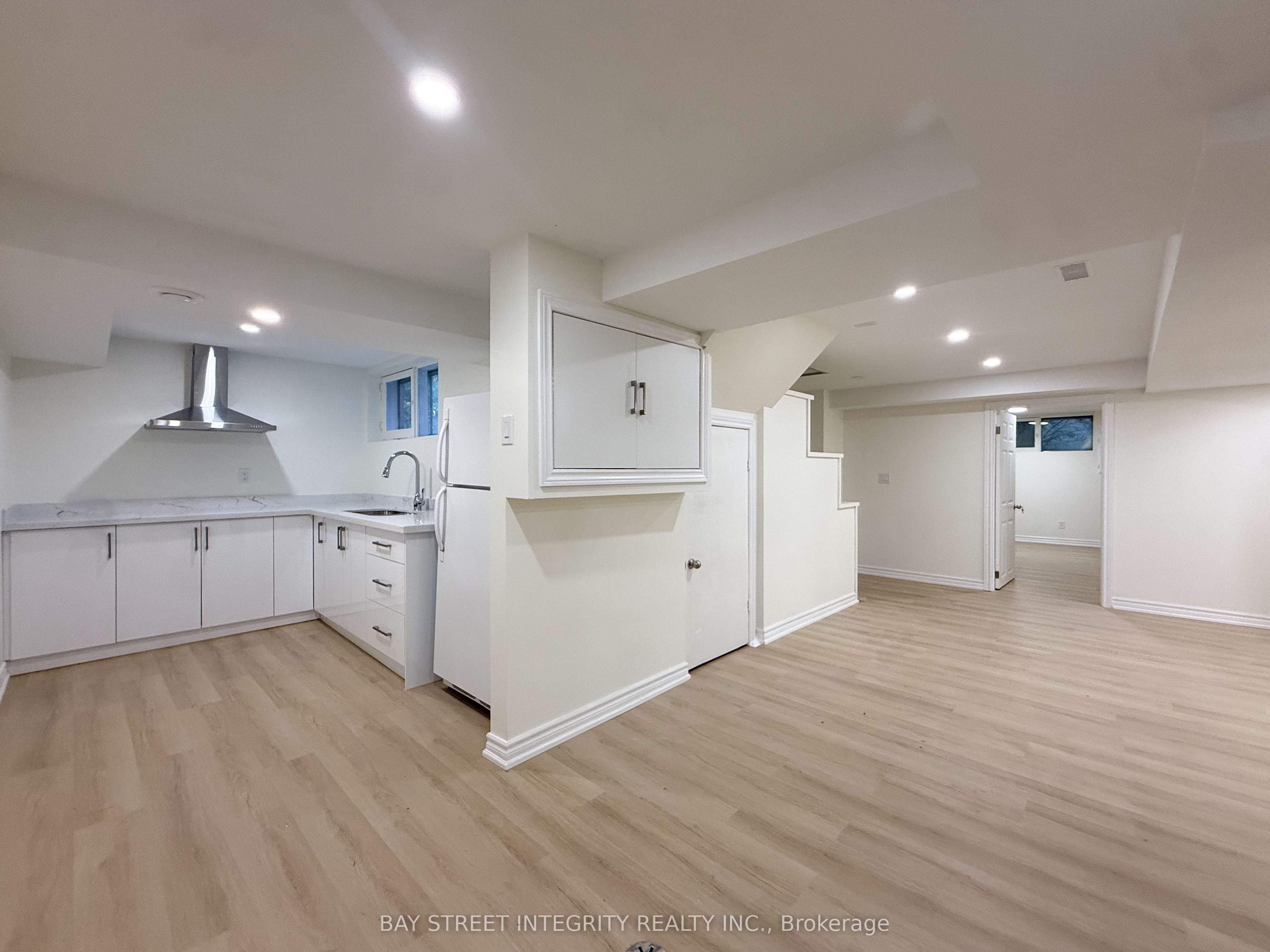 Unit Lower - 40 Rippleton Road, North York 2