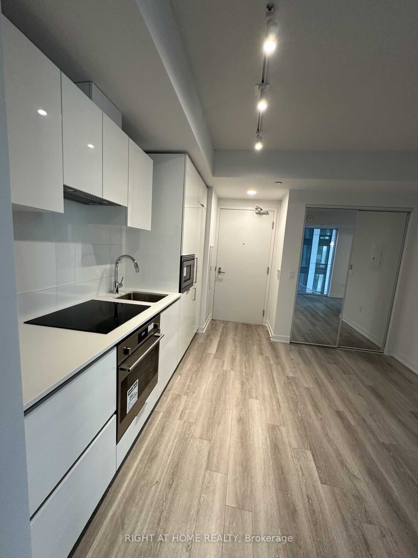 Unit 417 - 121 St Patrick Street, Toronto 4