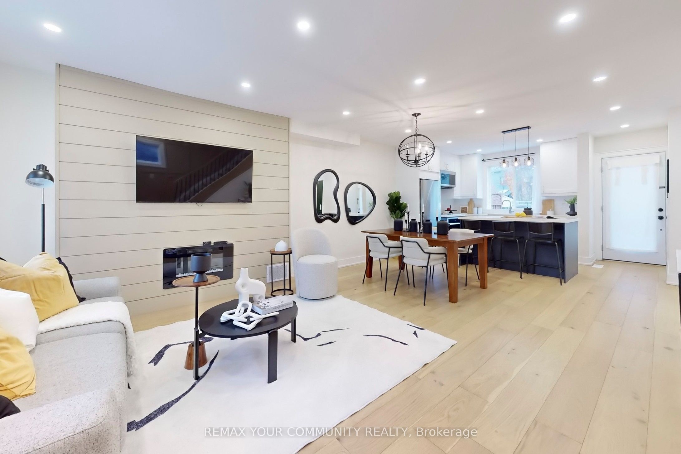 196 Lawrence Avenue W, Toronto 4
