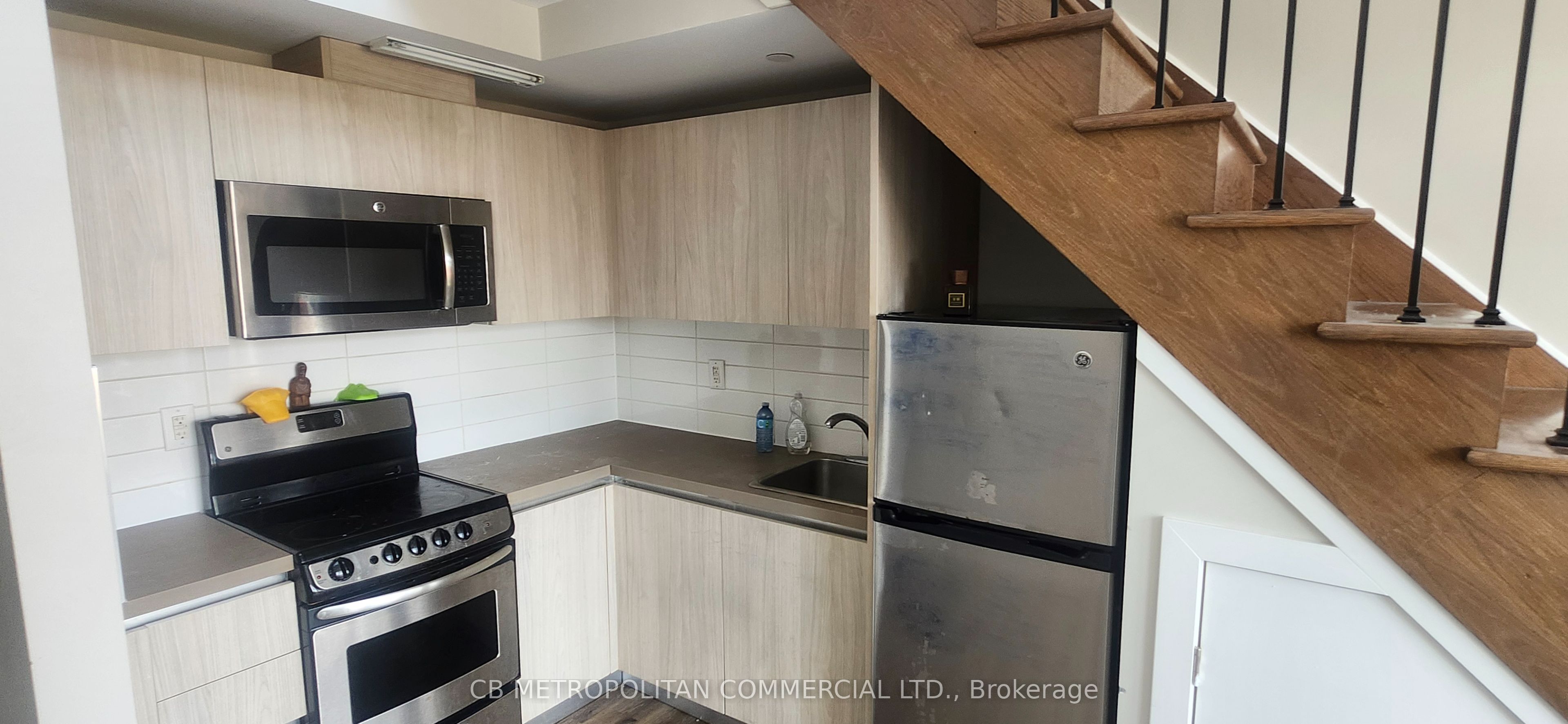 Unit 402 - 335 College Street, Toronto 4