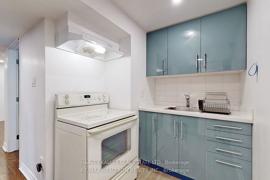 Unit Lower - 142 Combe Avenue, North York 4
