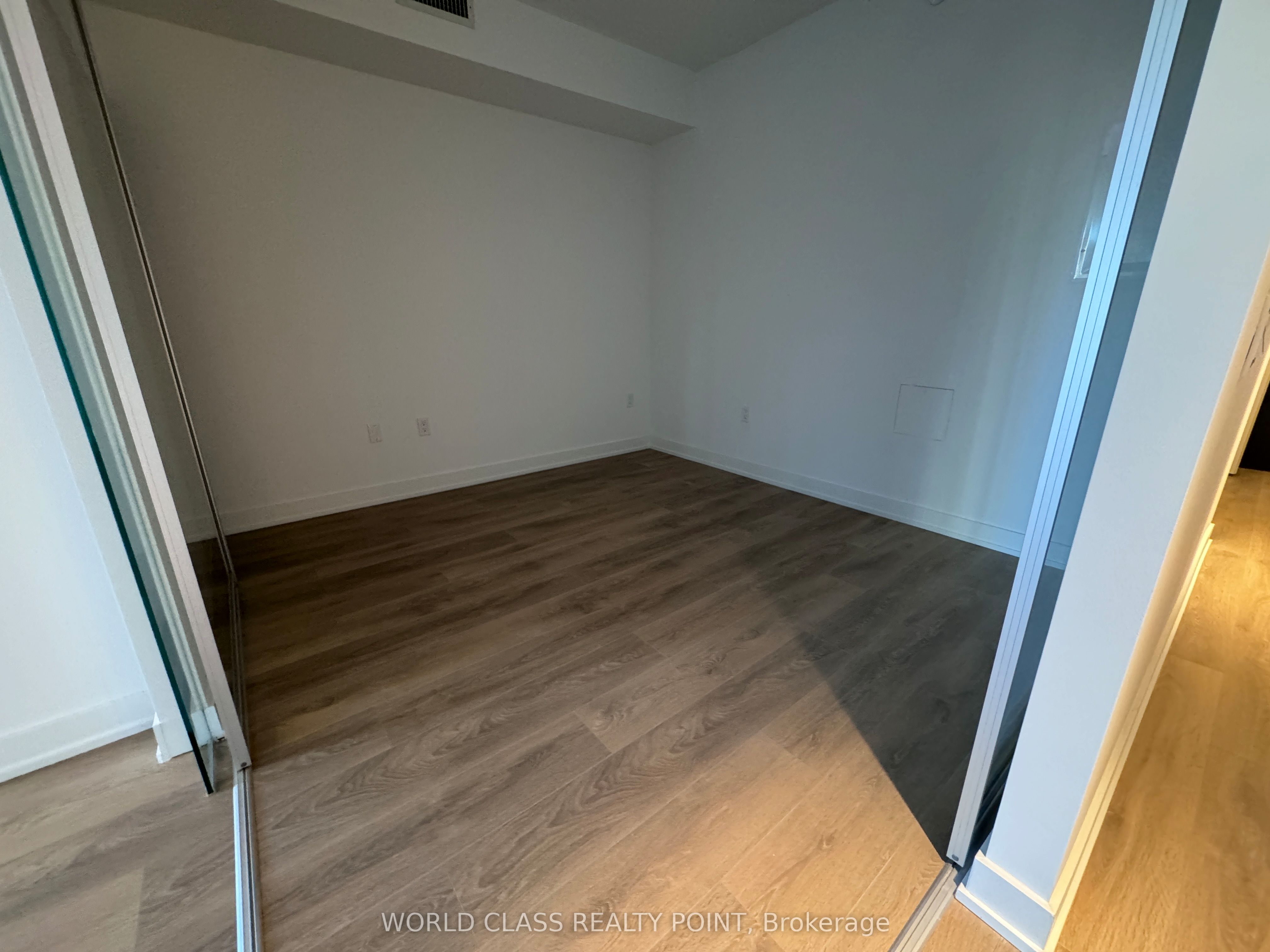 Unit 405 - 117 BROADWAY Avenue, Toronto 4