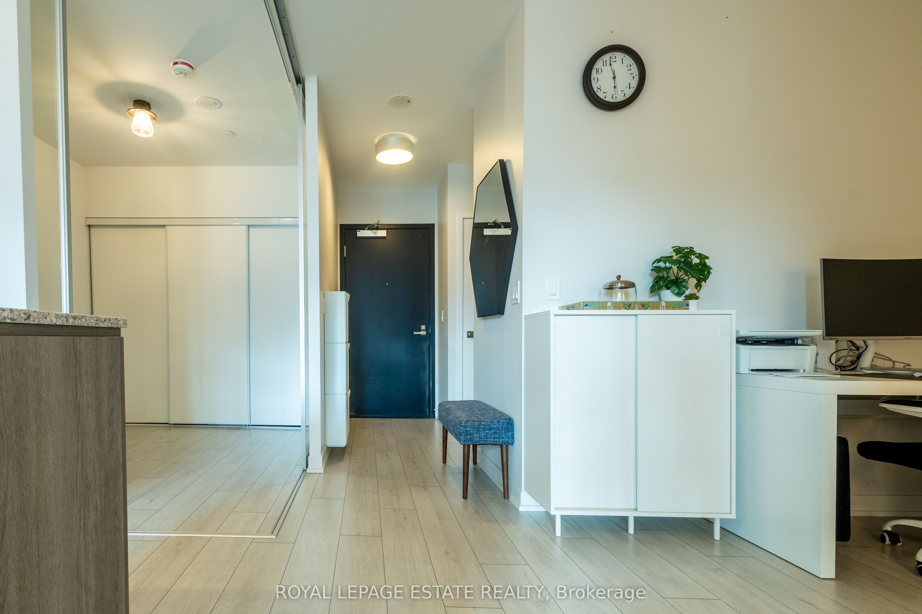 Unit 657 - 31 Tippett Road, North York 5
