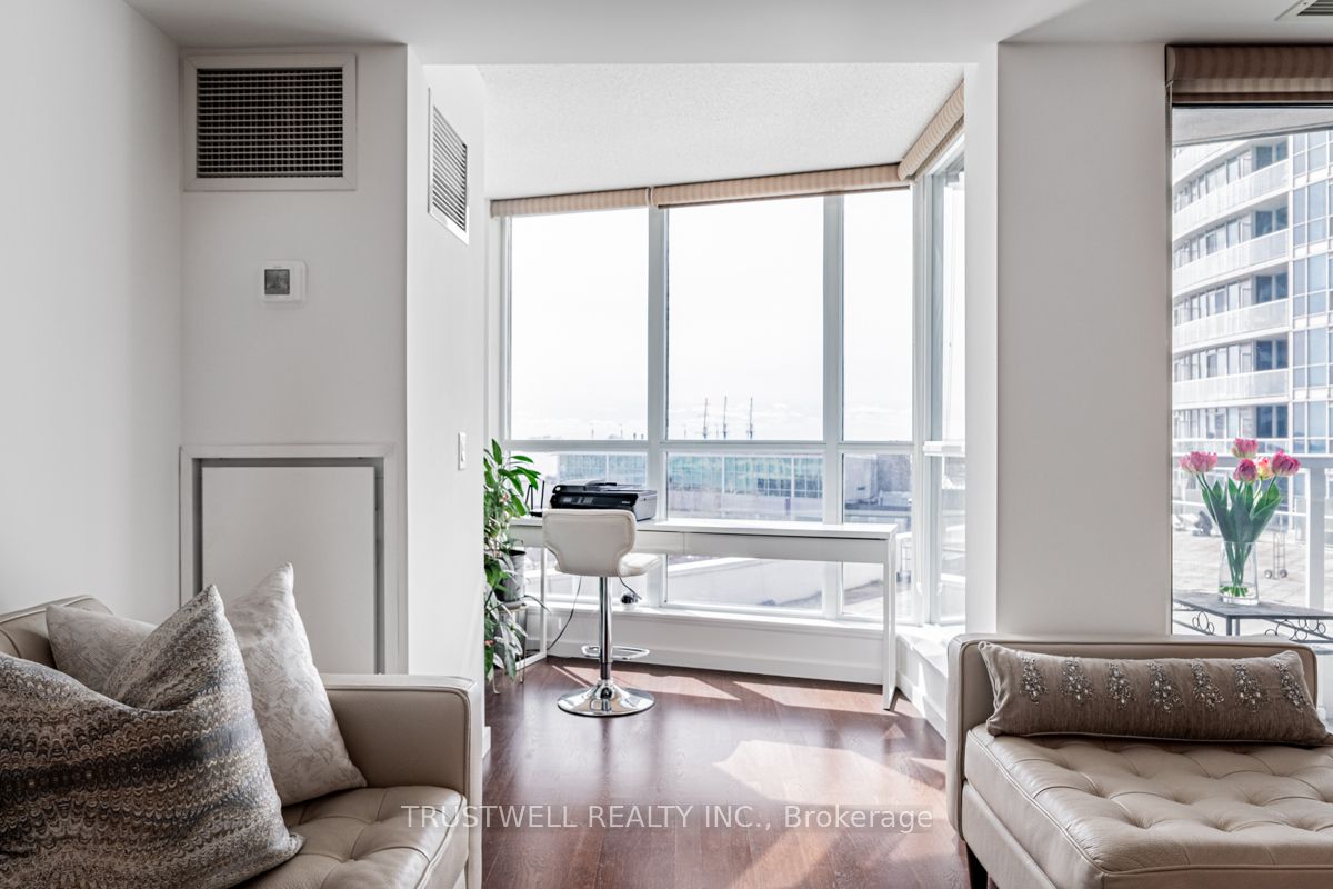 Unit 511 - 208 Queens Quay W, Toronto 3