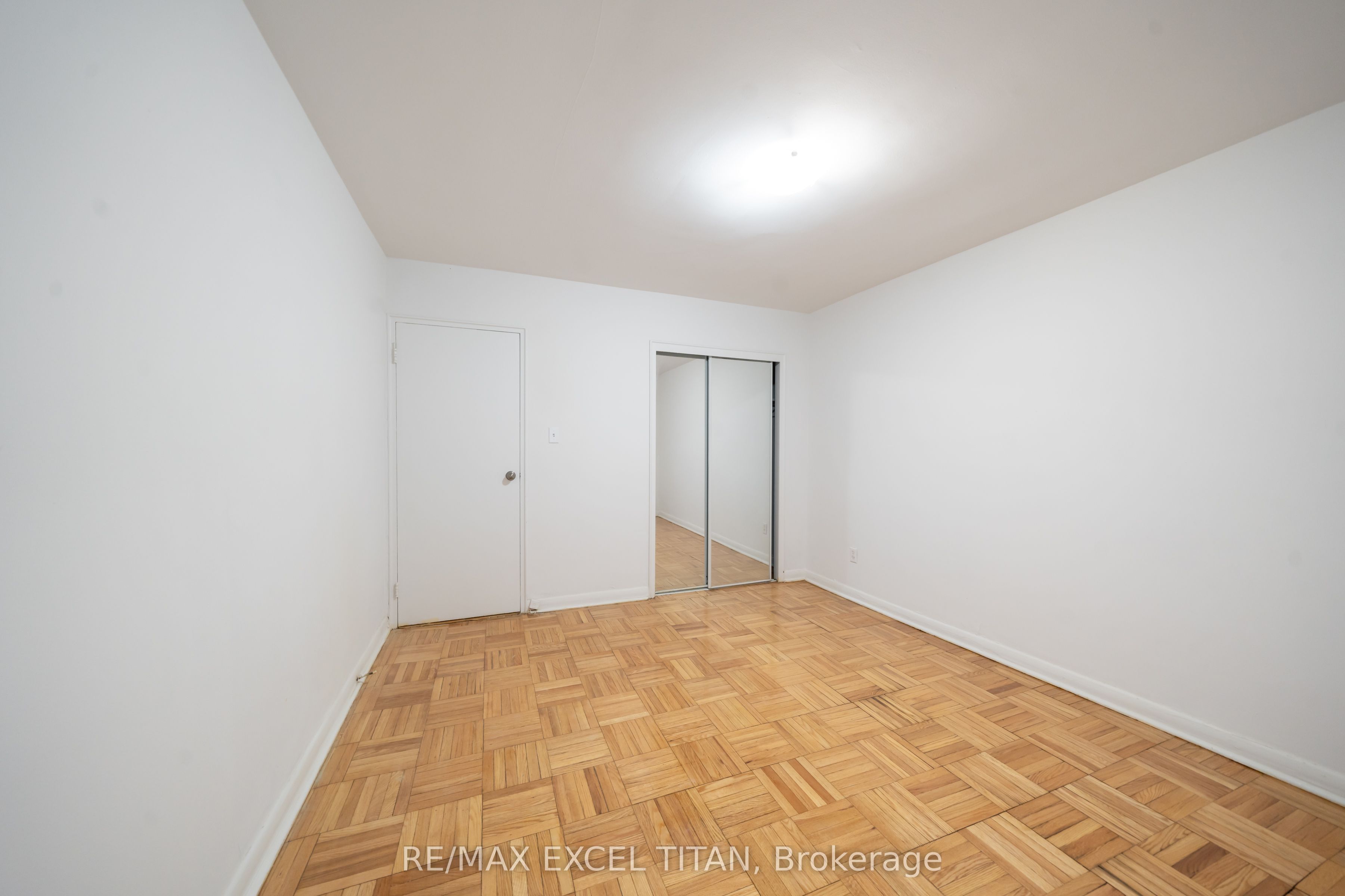 Unit 111 - 77 Erskine Avenue, Toronto 4