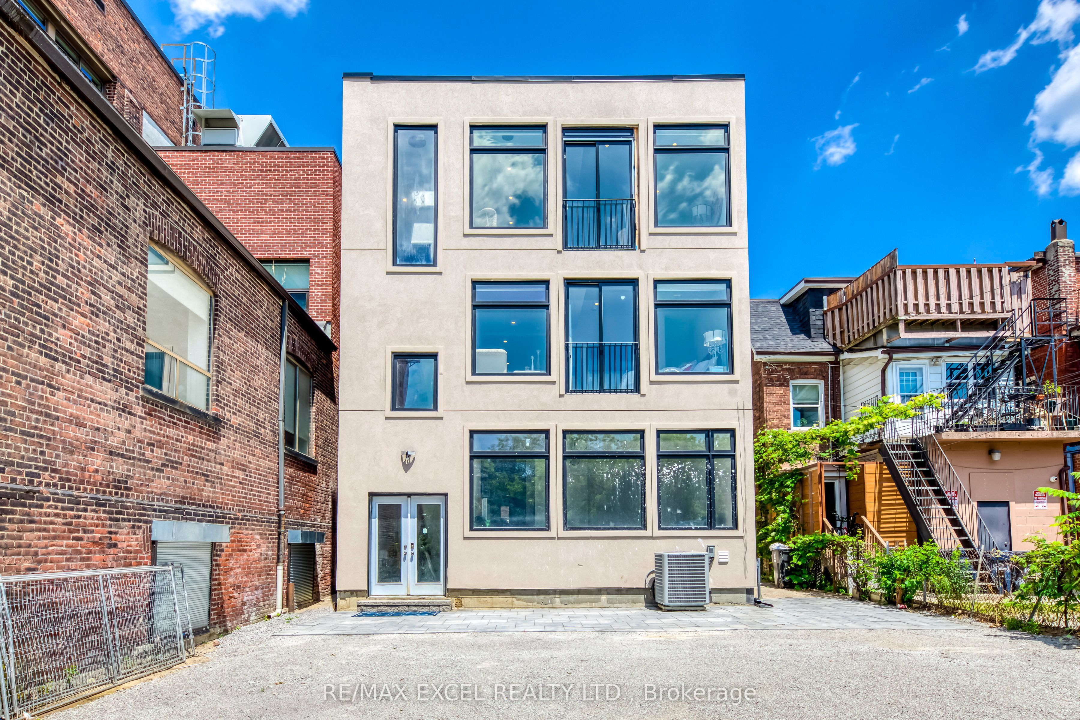 Unit UNIT D - 923 COLLEGE Street, Toronto 3