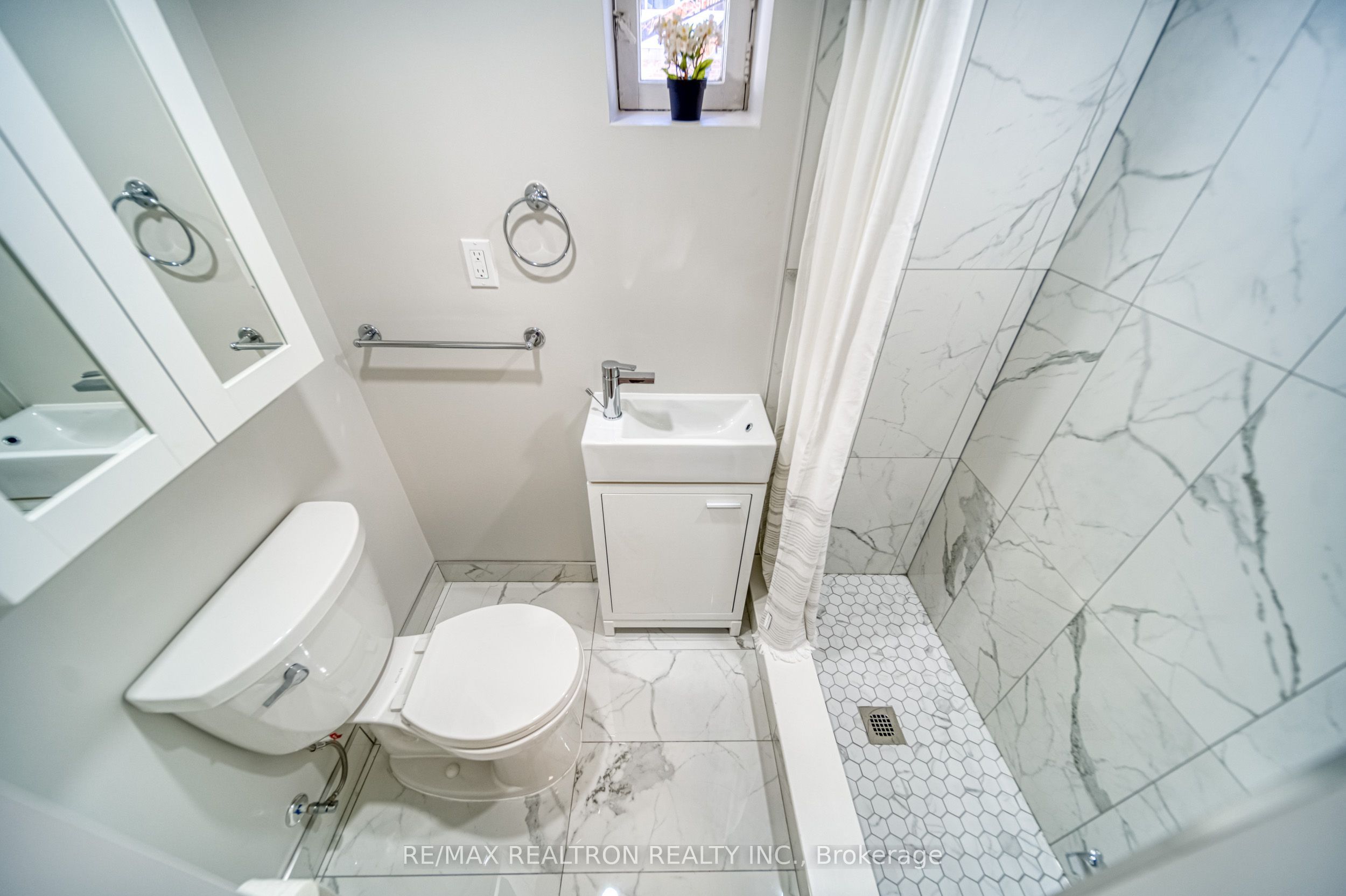 Unit Unit 1 - 36 Beaver Valley Road, North York 4