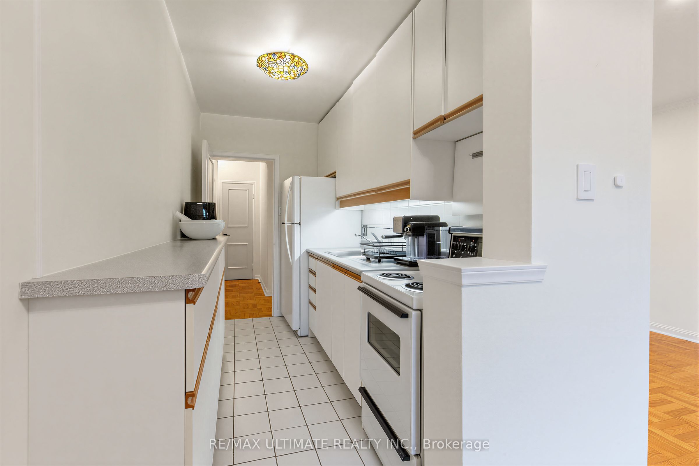 Unit 408 - 2 Ridelle Avenue, Toronto 3