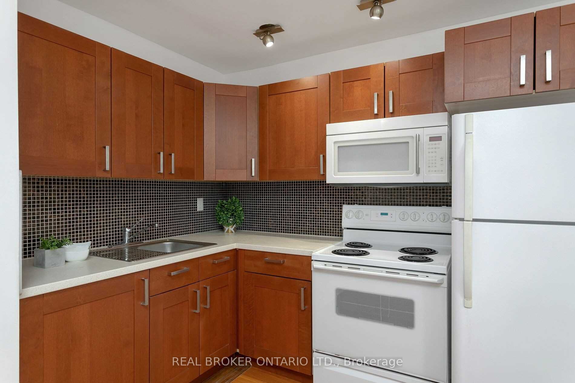 Unit Upper - 57 Lanark Avenue, Toronto 5