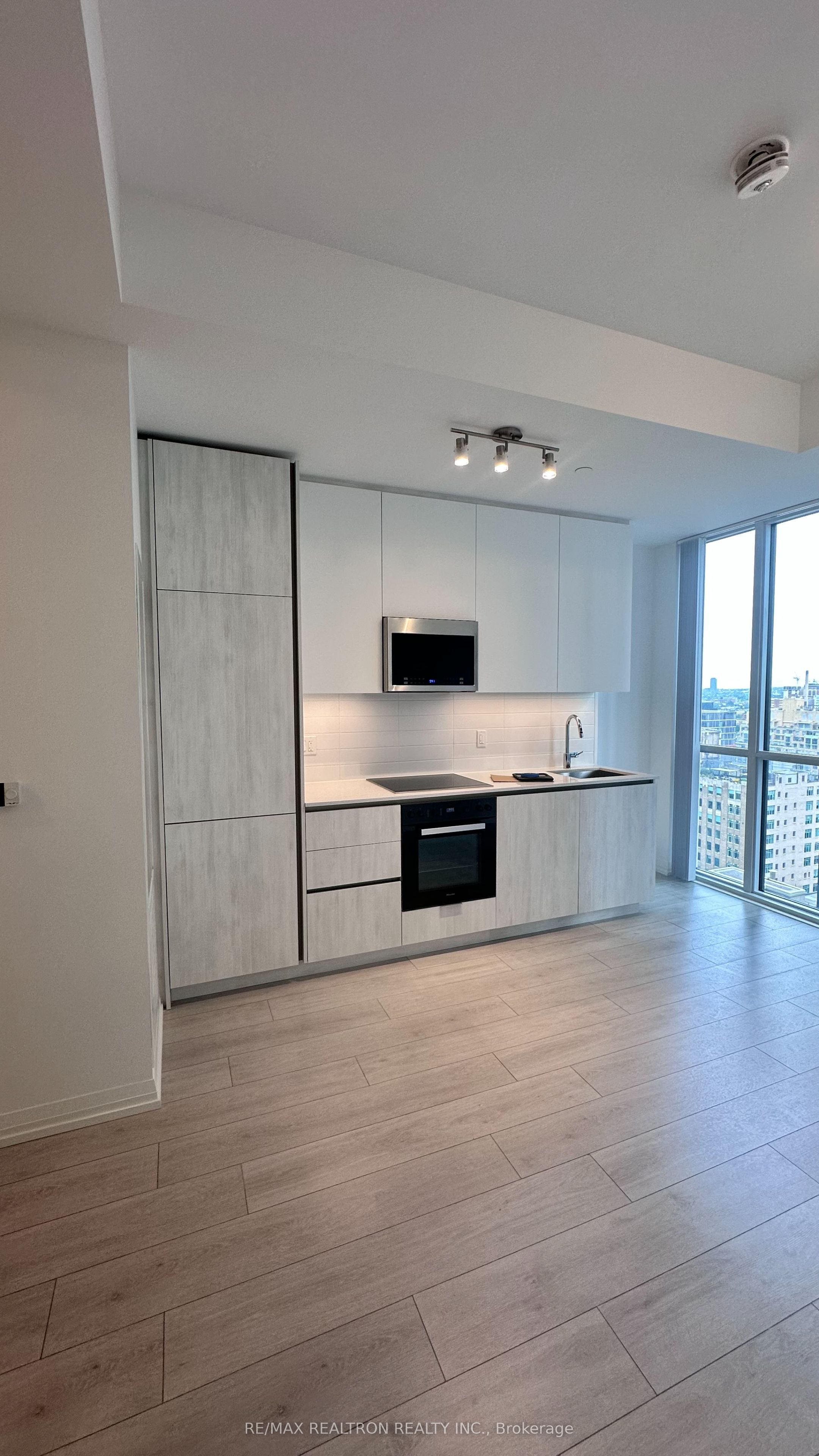 Unit 2425 - 400 King Street W, Toronto 4