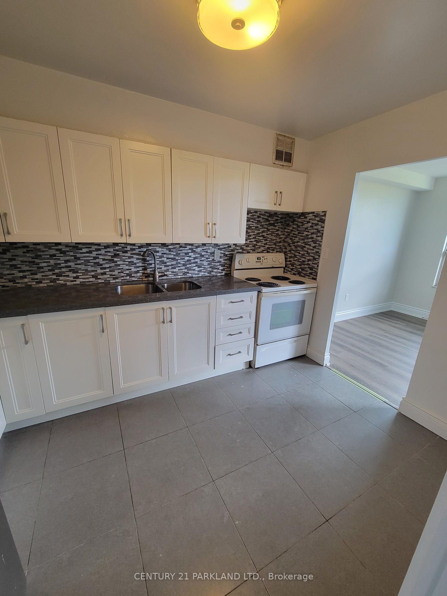 Unit 517 - 10 Edgecliffe Golfway, Toronto 3