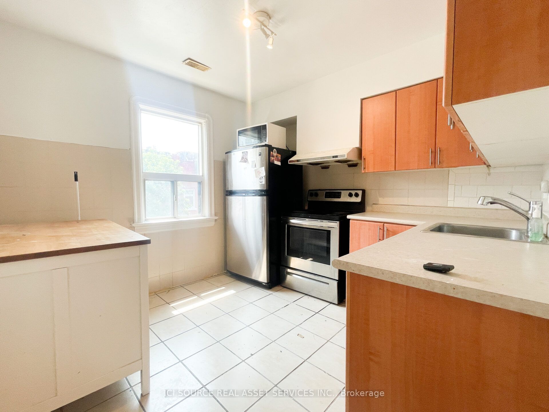Unit 2 - 54 Markham Street, Toronto 2