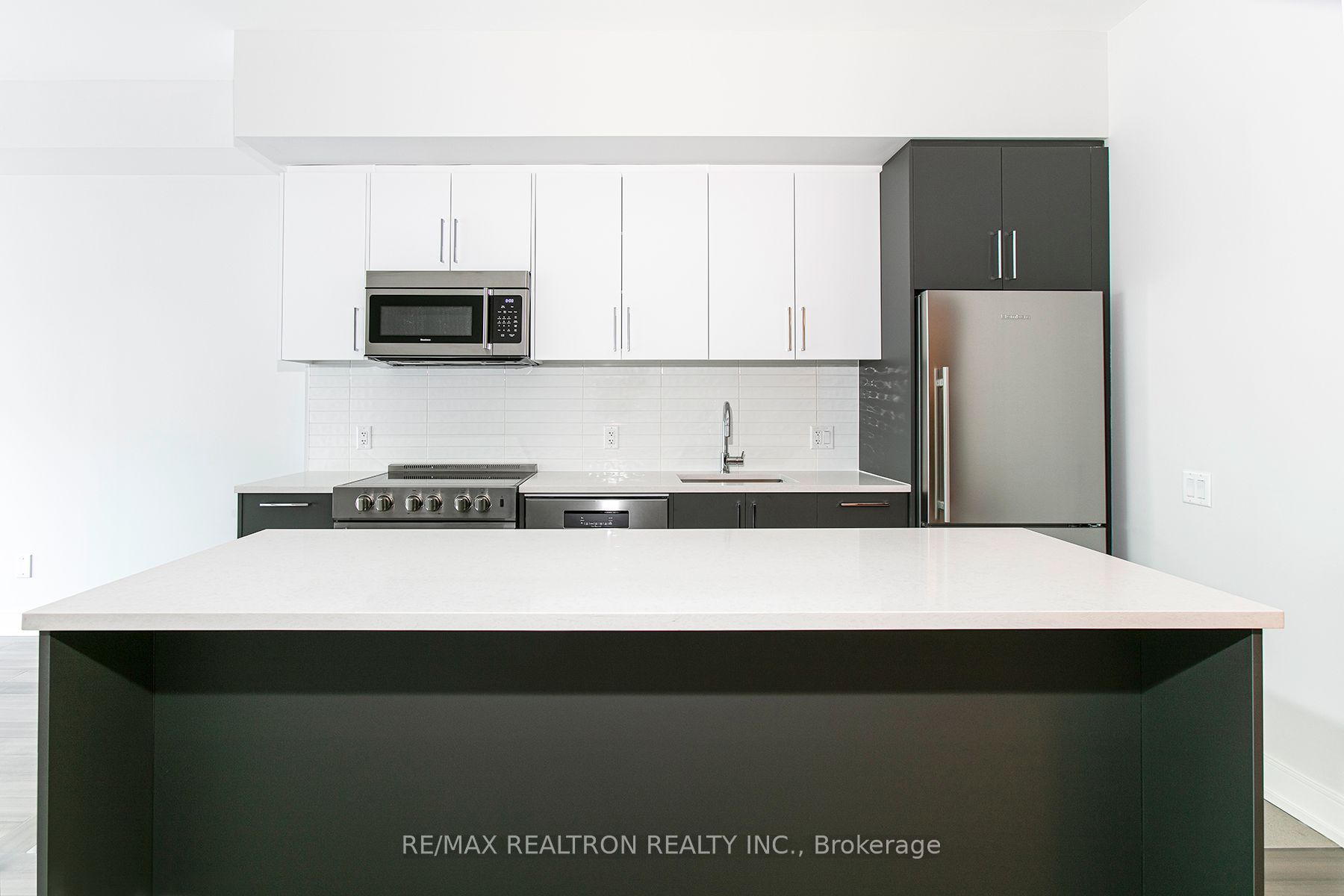 Unit 704 - 664 Spadina Avenue, Toronto 2