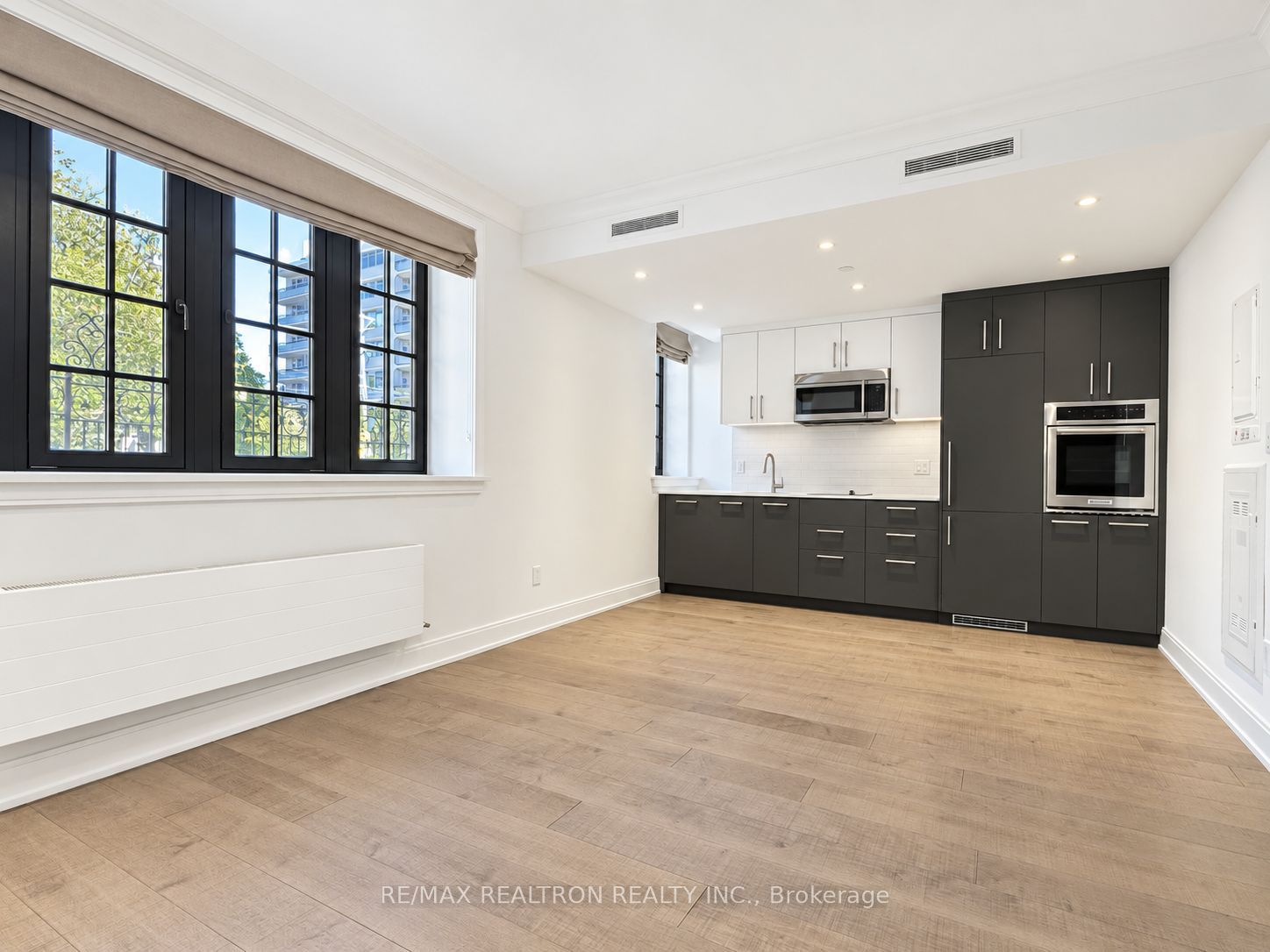 Unit 107 - 2 Clarendon Avenue, Toronto 5