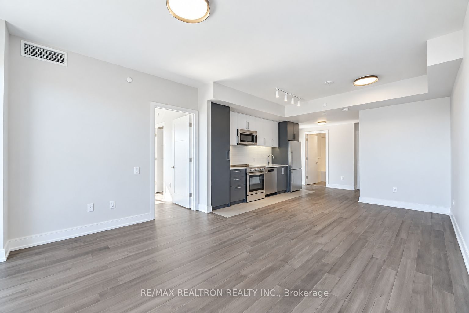 Unit 904 - 2525 Bathurst Street, Toronto 3
