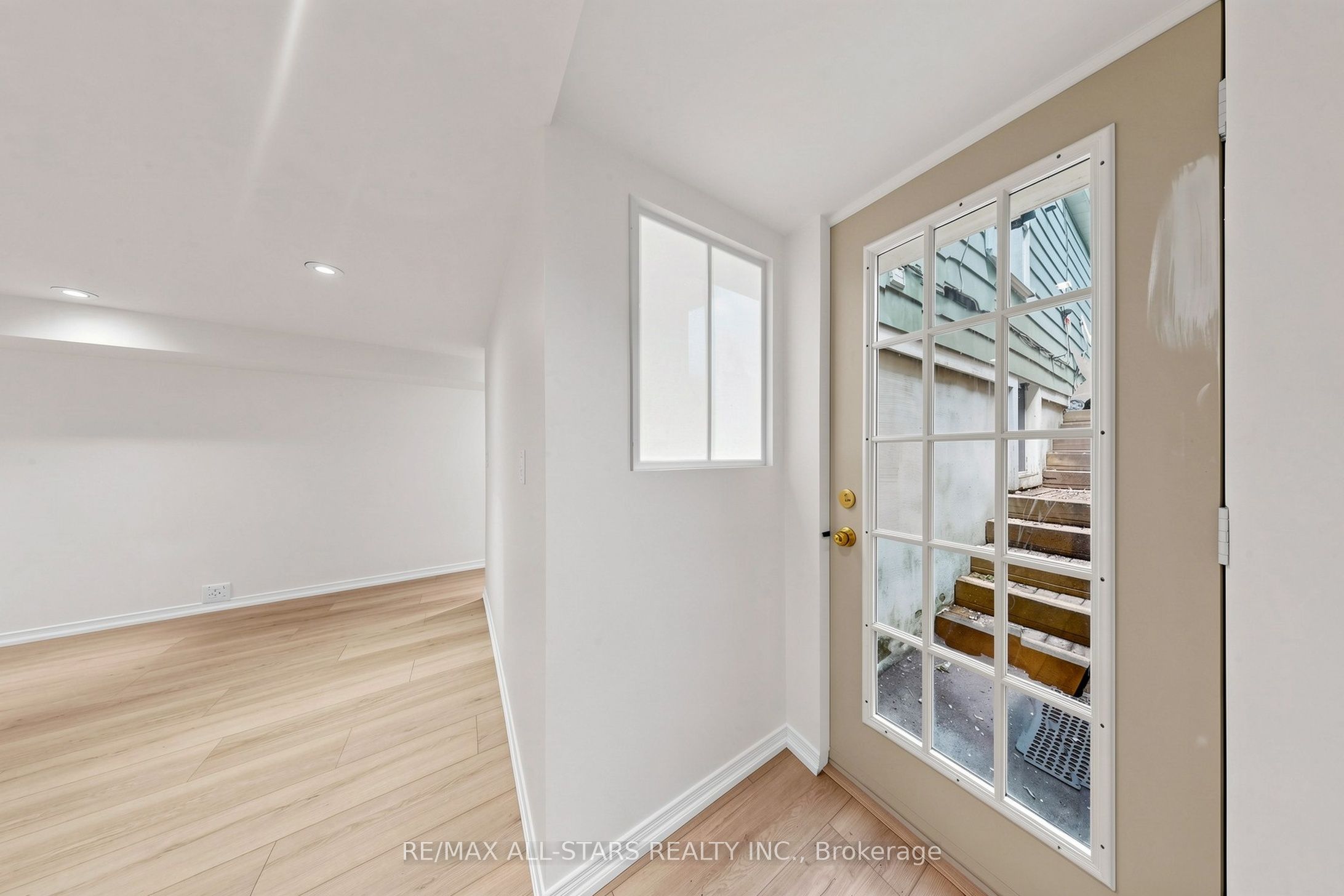 Unit Basement - 68 Macpherson Avenue, Toronto 2