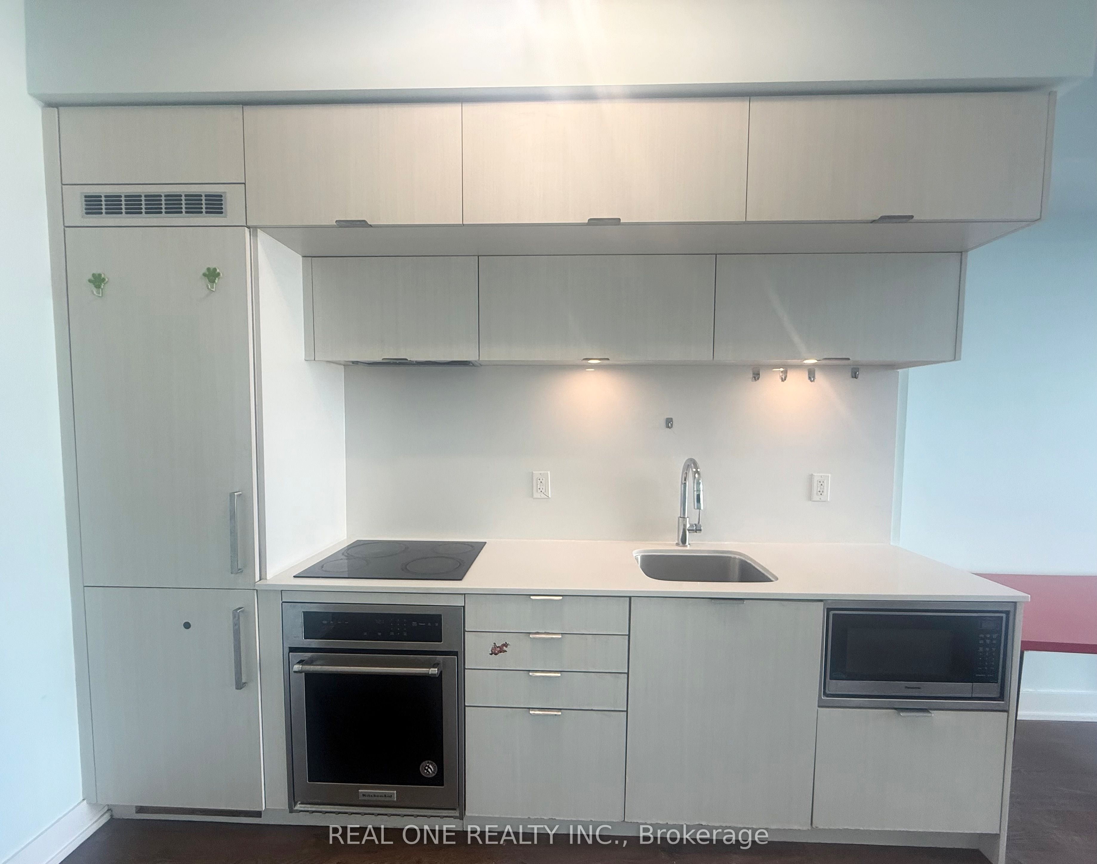 Unit 610 - 80 Vanauley Street, Toronto 4