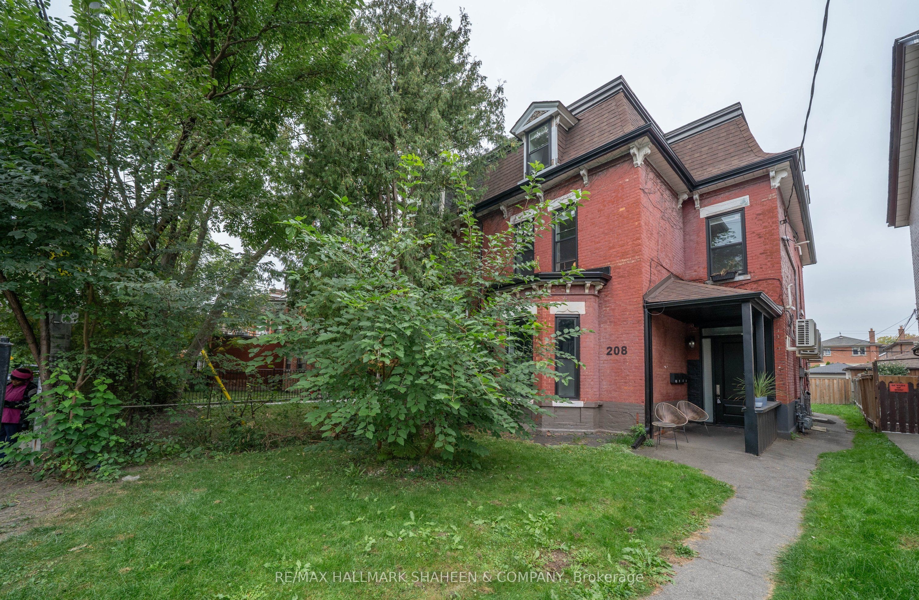 Unit Studio - 208 Dovercourt Road, Toronto 2