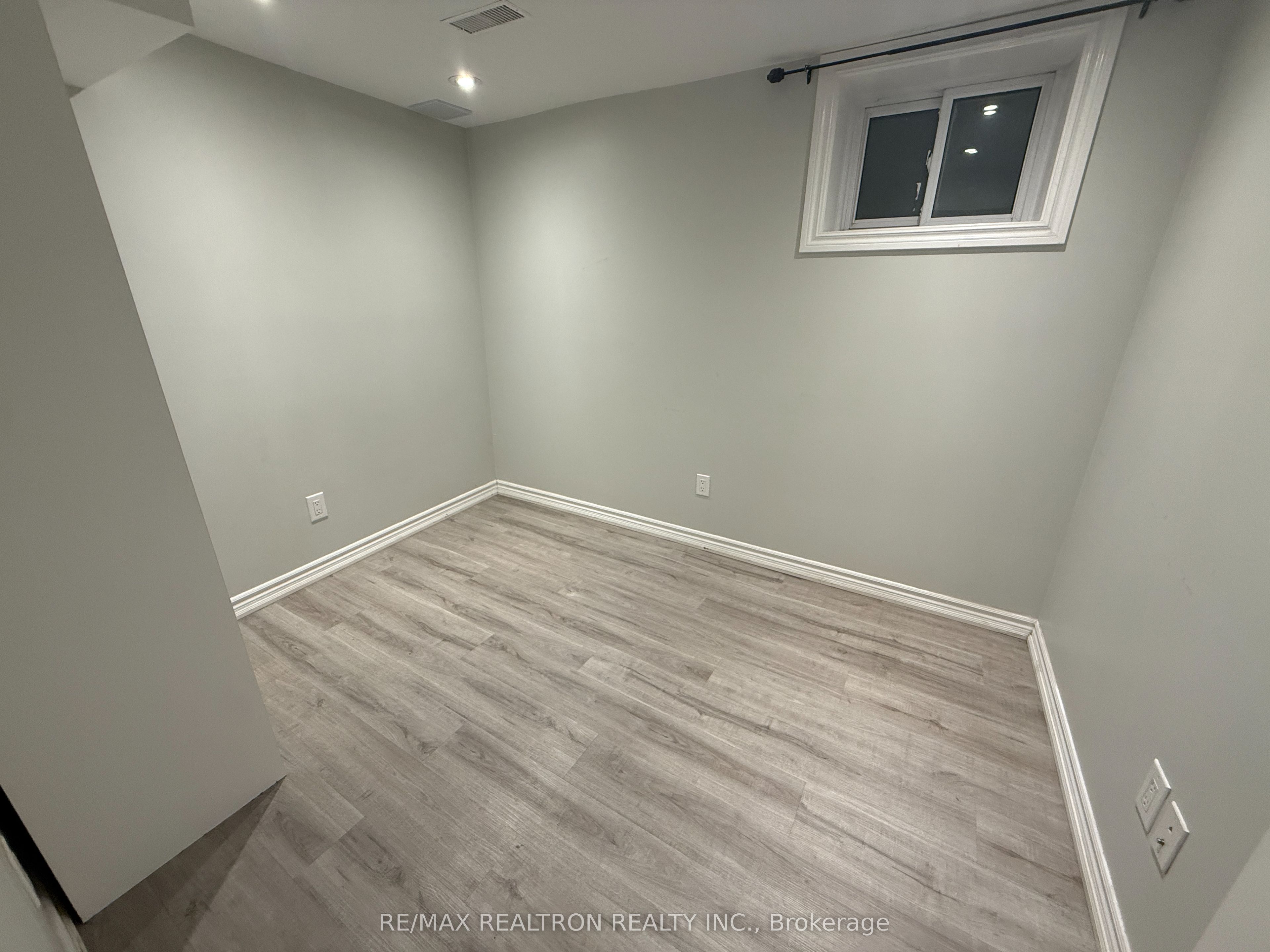 Unit Bsmt - 401 Crawford Street, Toronto 4