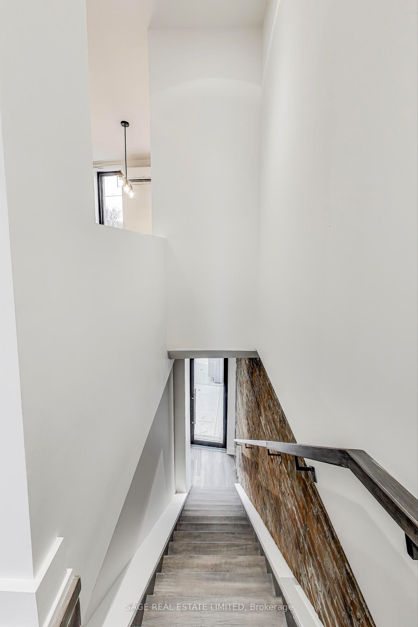 Unit Upper - 2551 Yonge Street, Toronto 3