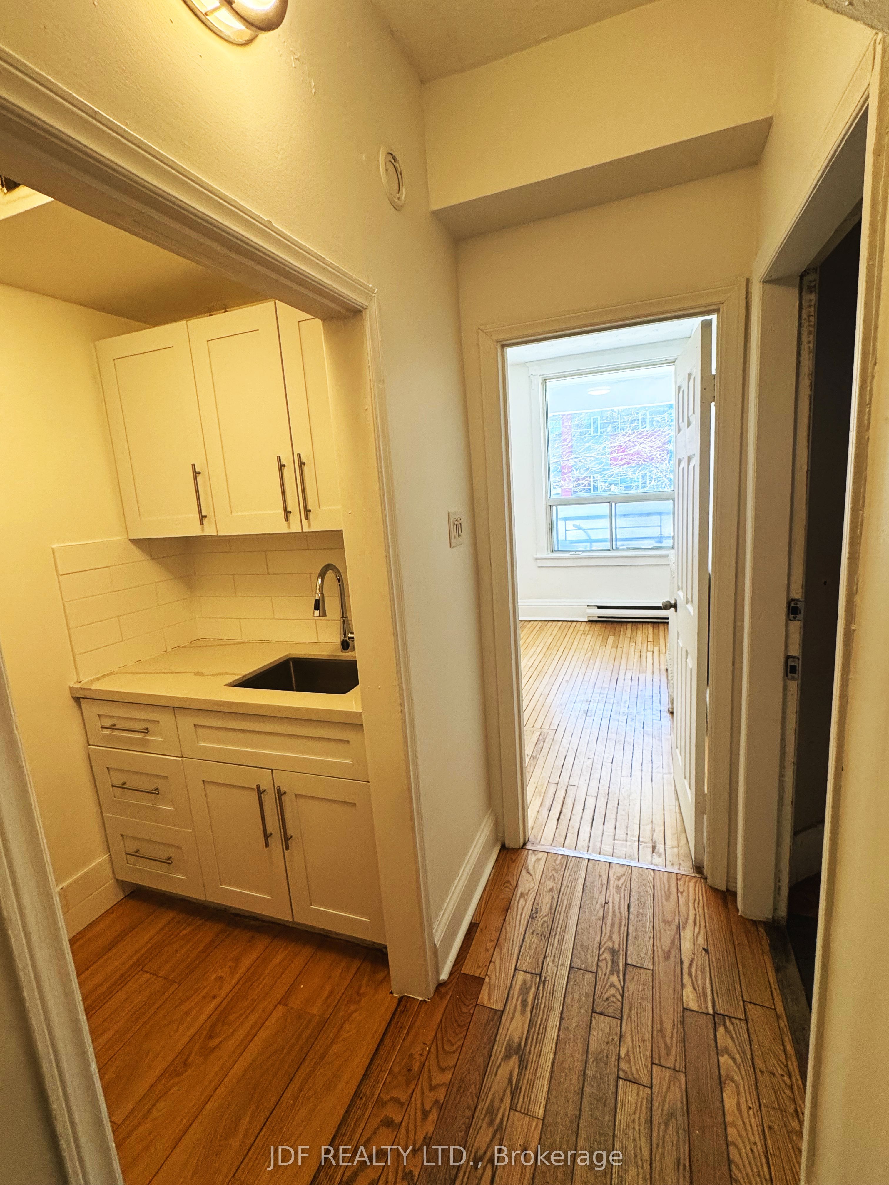Unit Main Floor - 383 Lansdowne Avenue, Toronto 4