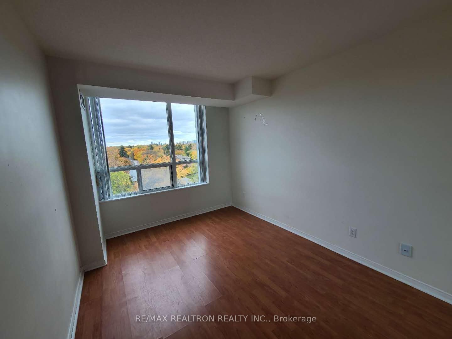 Unit 1006 - 238 Doris Avenue, North York 5