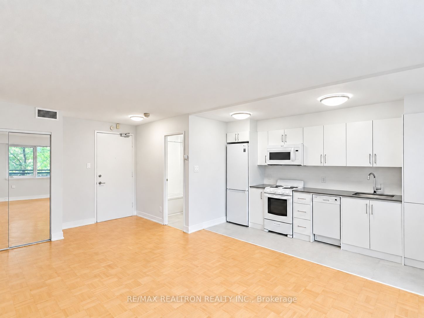 Unit 104 - 95 Lawton Boulevard, Toronto 2