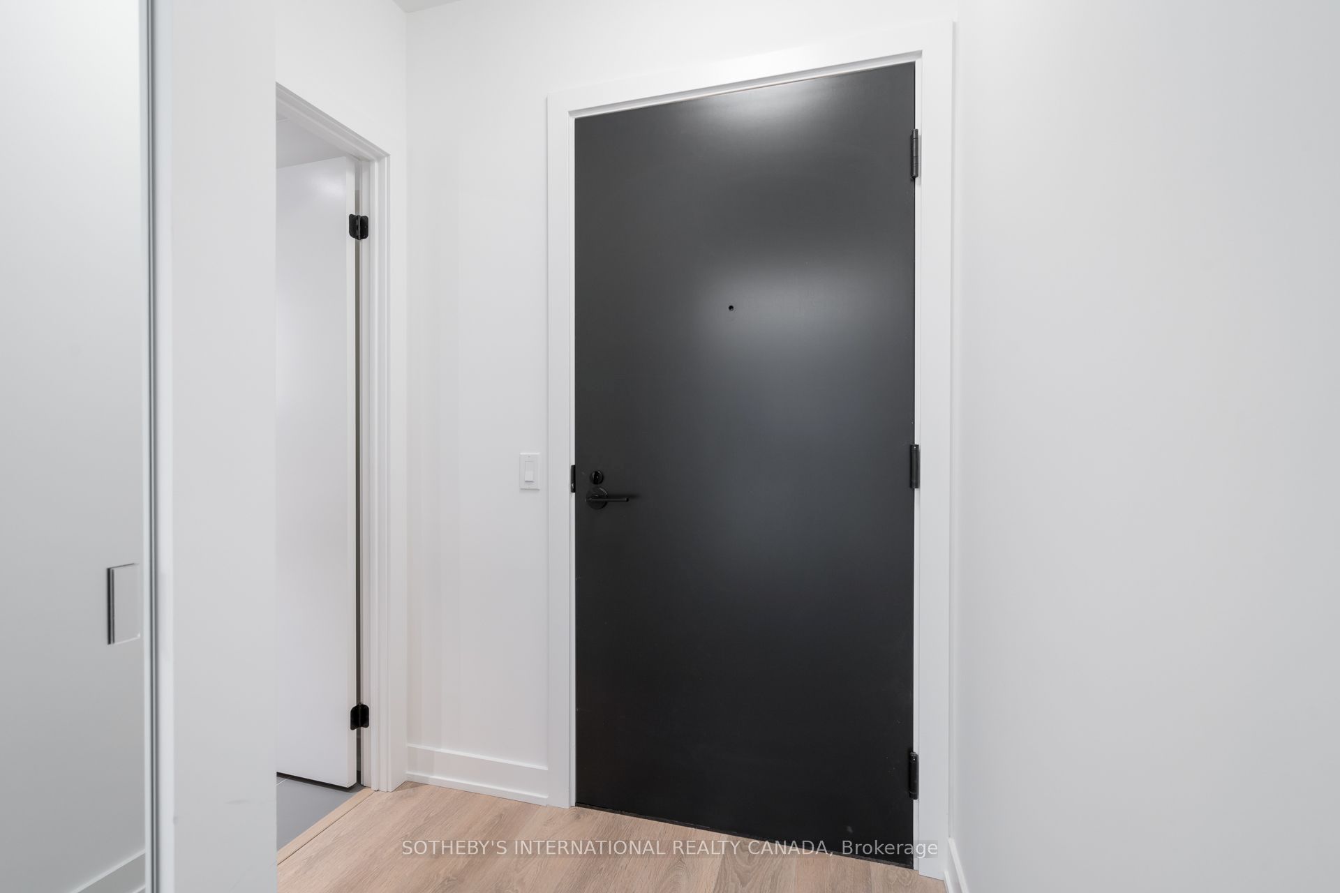 Unit 407 - 117 Broadway Avenue, Toronto 2