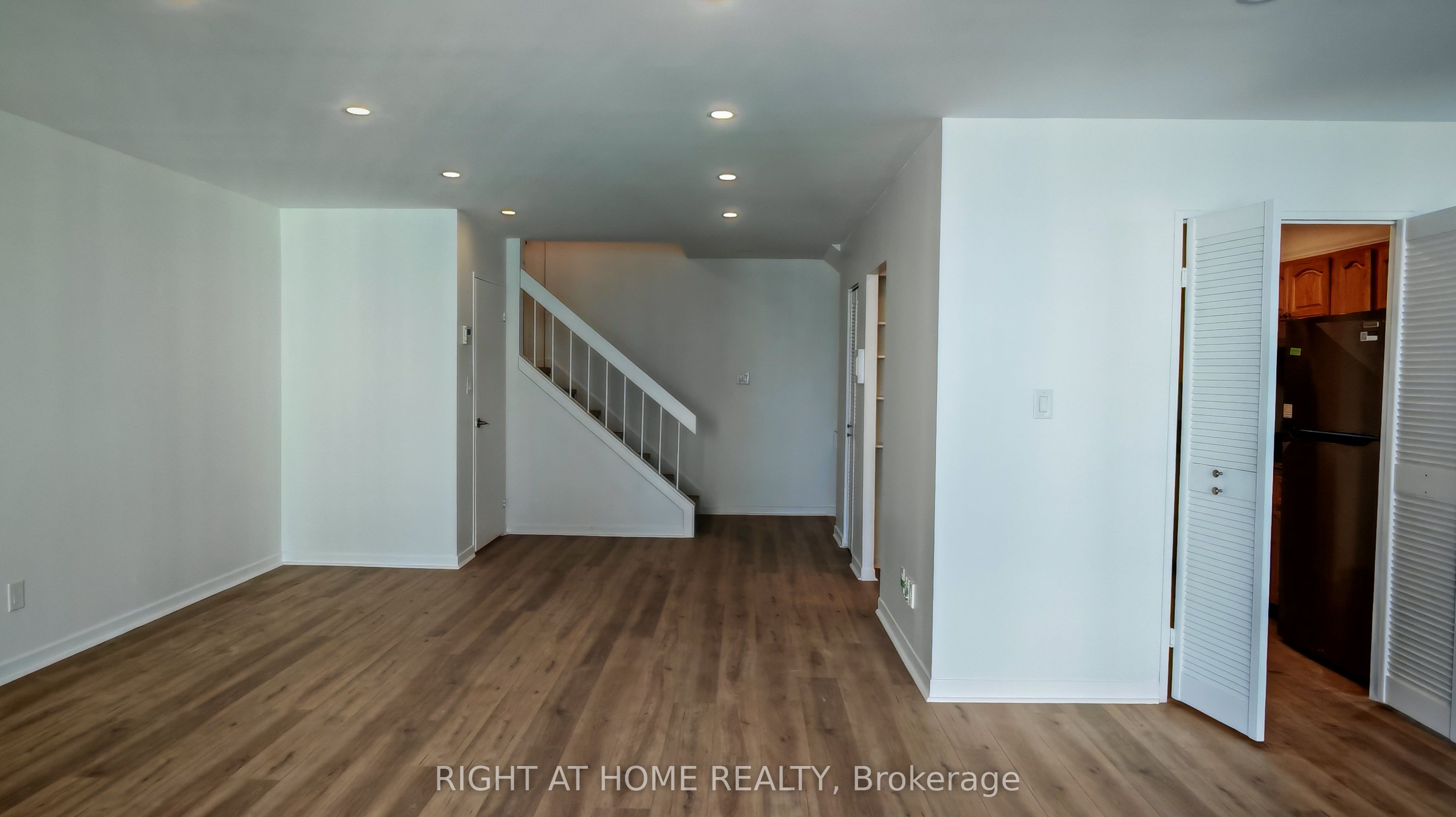 Unit 2434 - 33 Harbour Square, Toronto 2