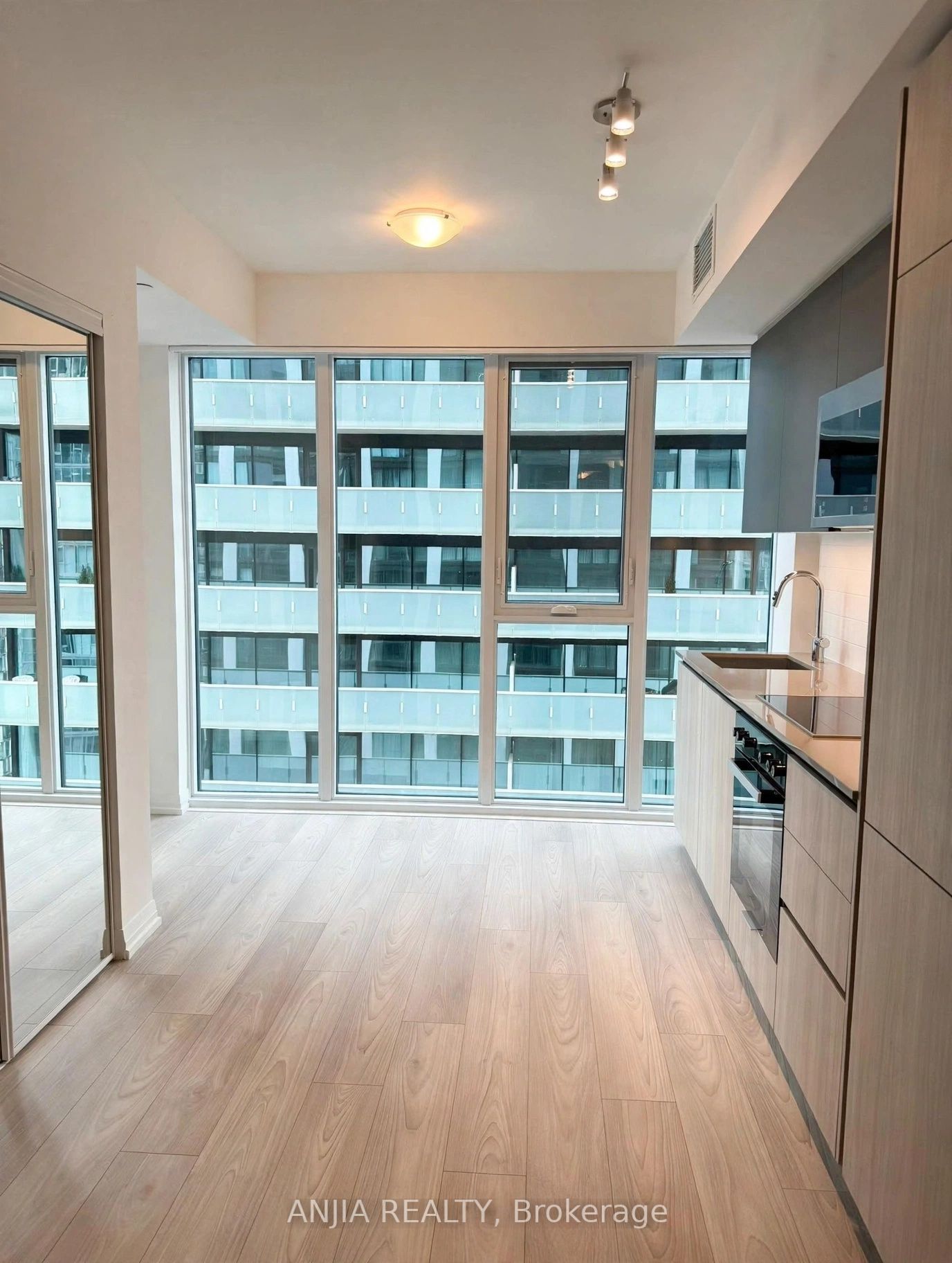 Unit 3028 - 400 King Street W, Toronto 4