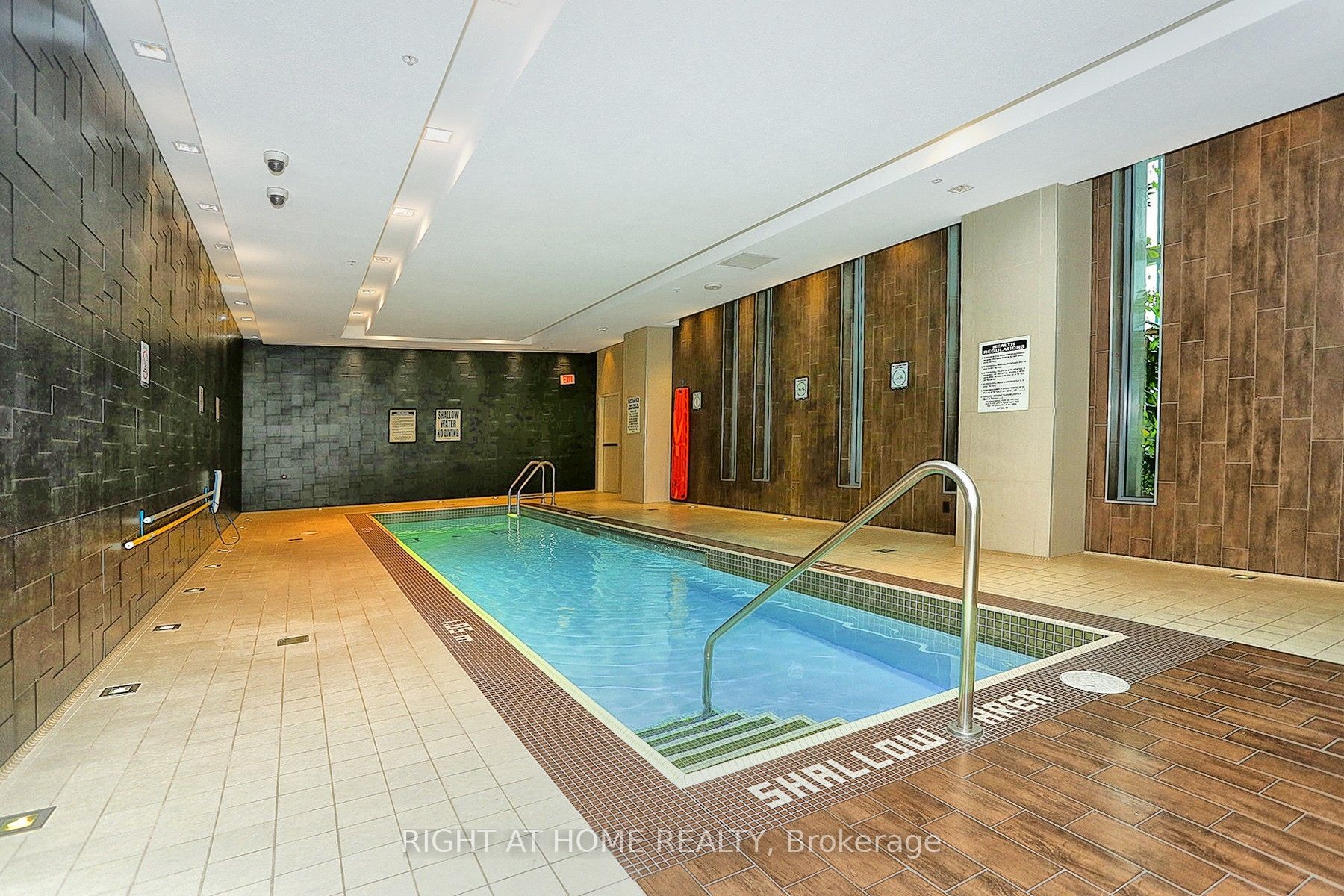 Unit 303 - 35 Brian Peck Crescent, Toronto 5