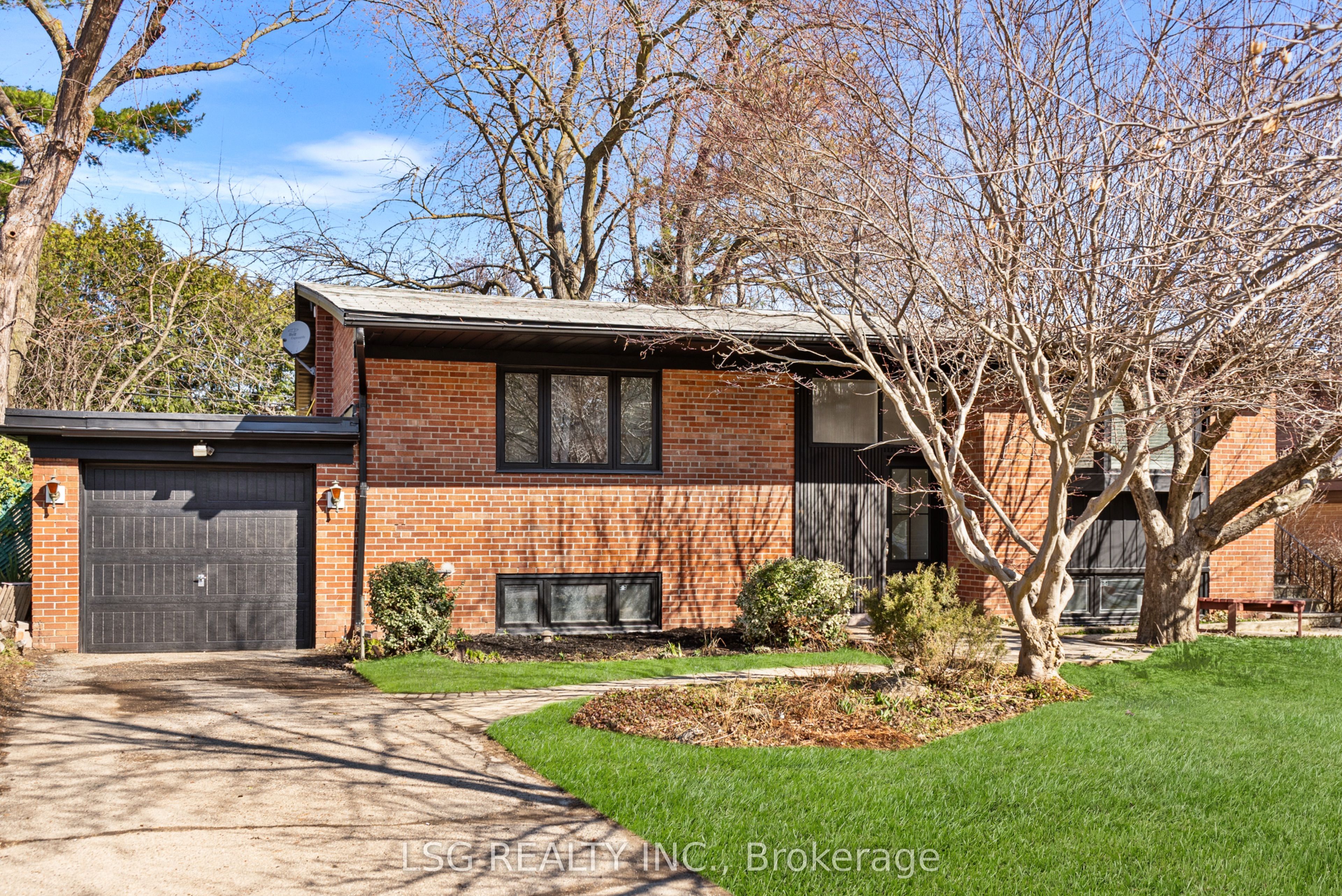 26 Grangemill Crescent, North York 4