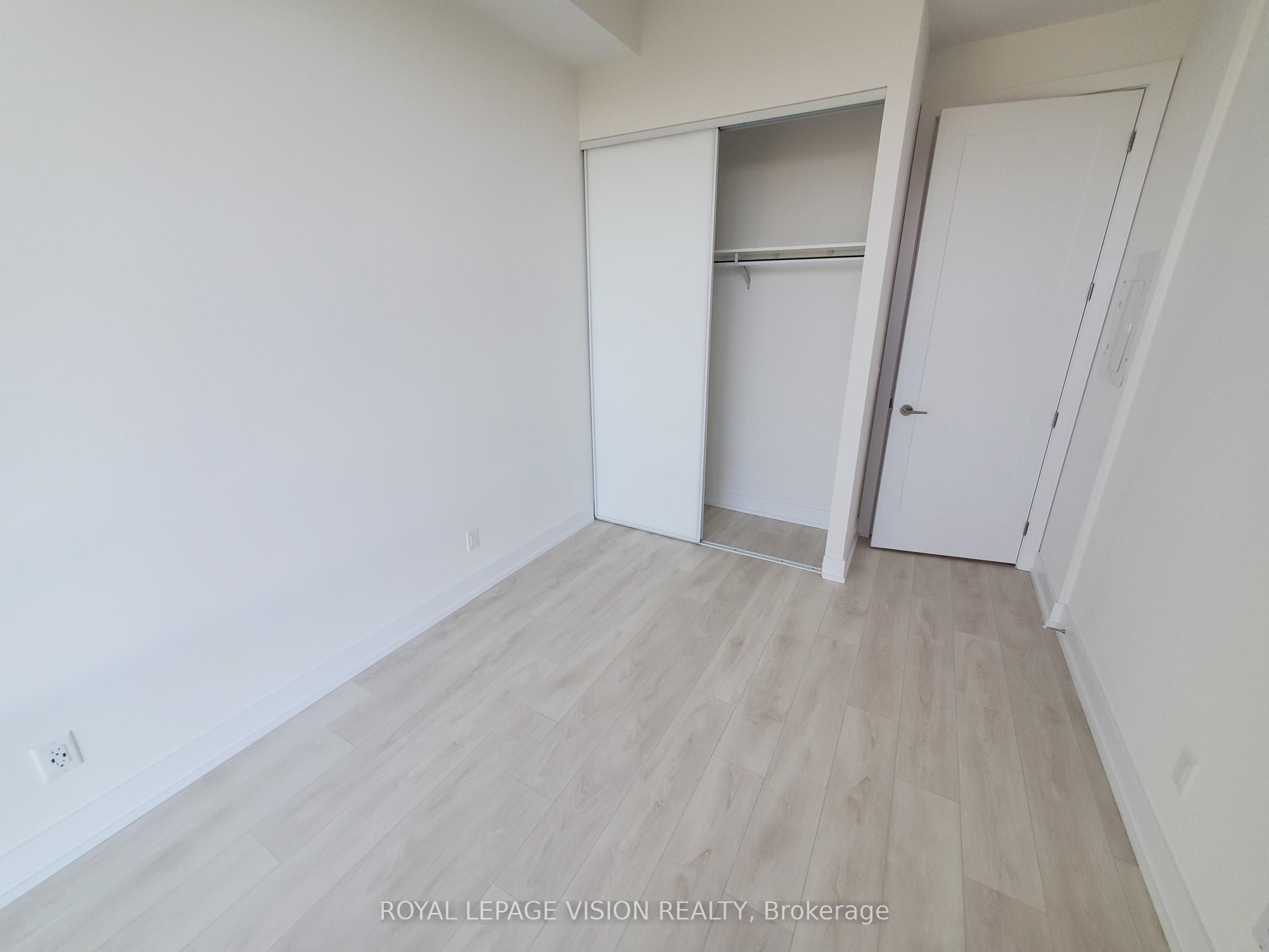 Unit 525 - 25 Adra Grado Way, North York 5