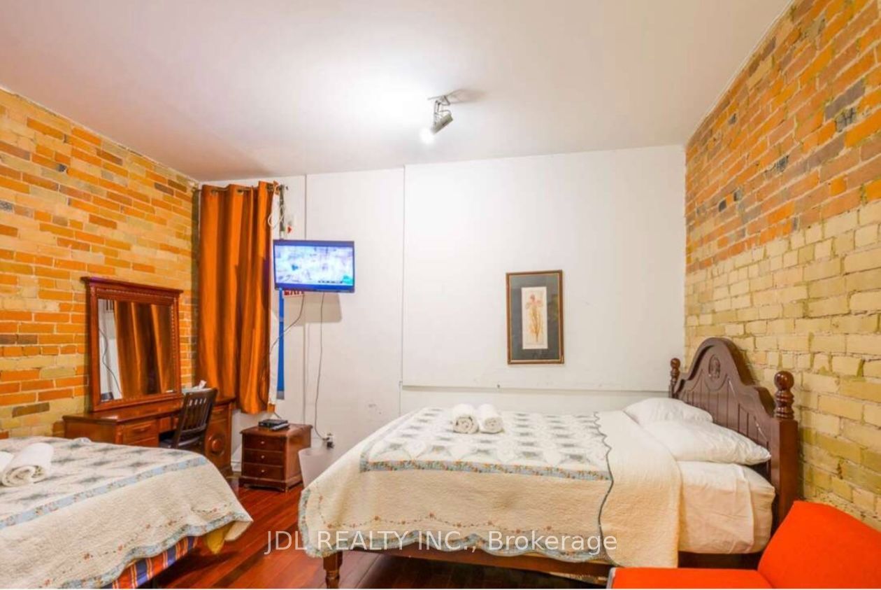 Unit Masterbedroom A 2nd floor - 118 Shuter Street, Toronto 3