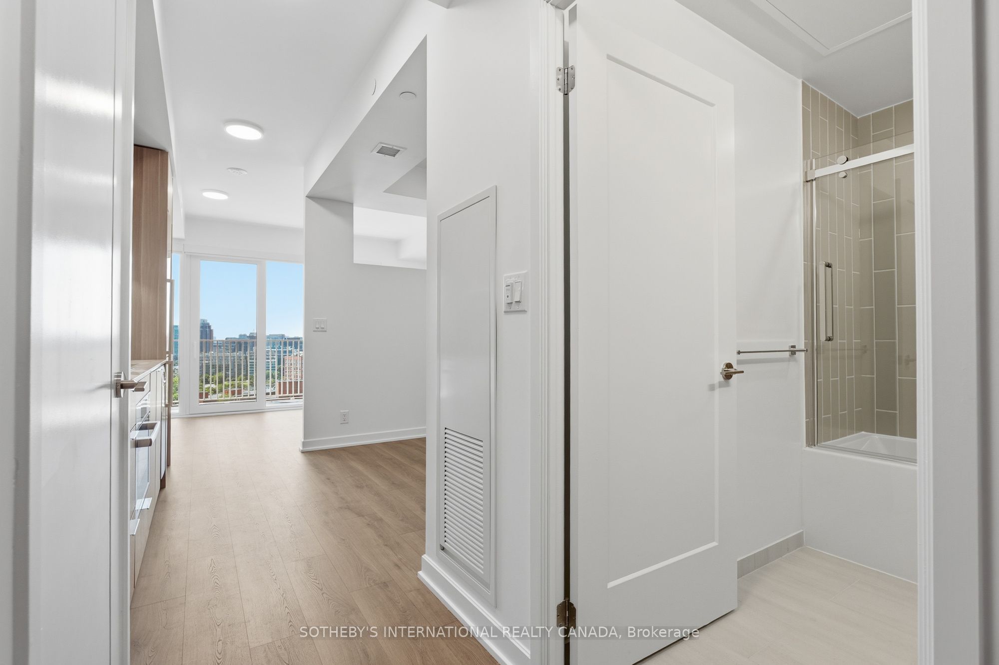 Unit 612 - 88 Bathurst Street, Toronto 4