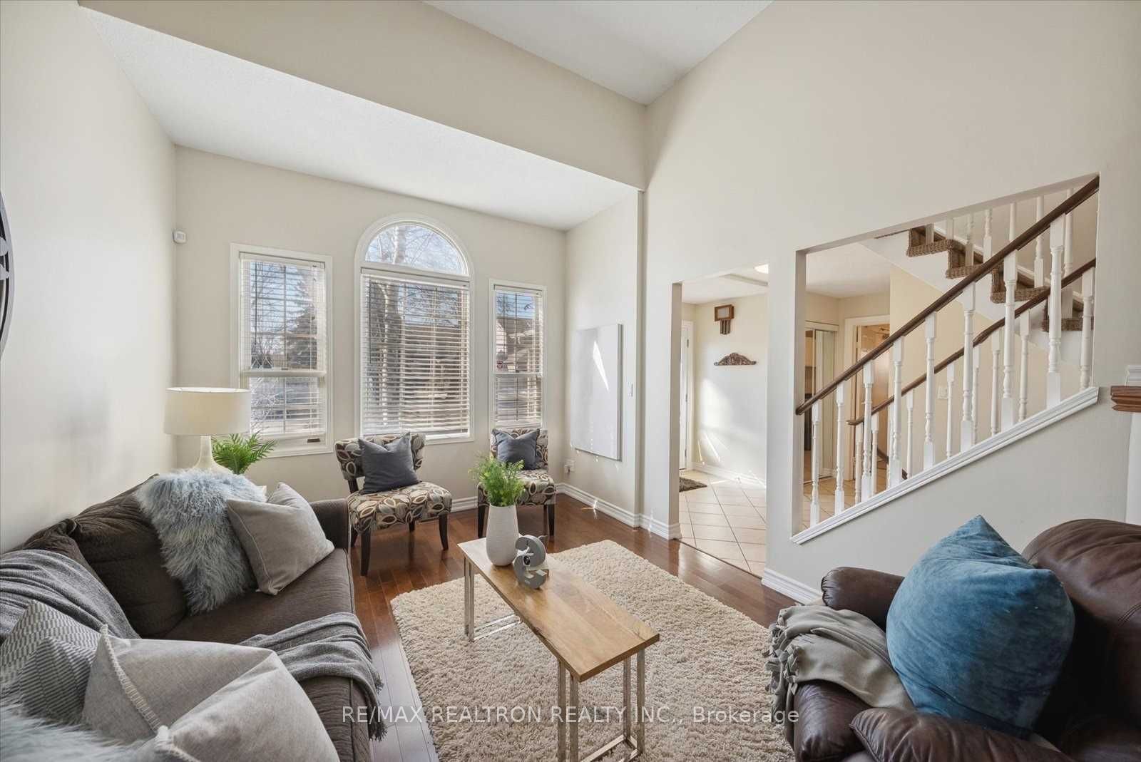 Unit Upper - 68 Flint Crescent, Whitby 5