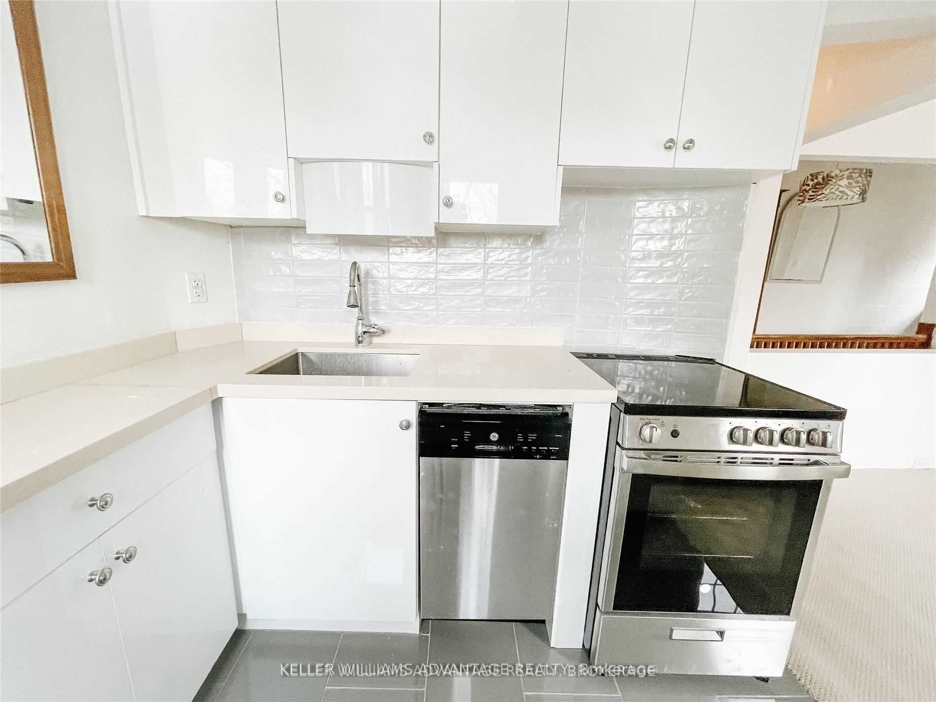 Unit Upper - 98 Woodycrest Avenue, Toronto 3