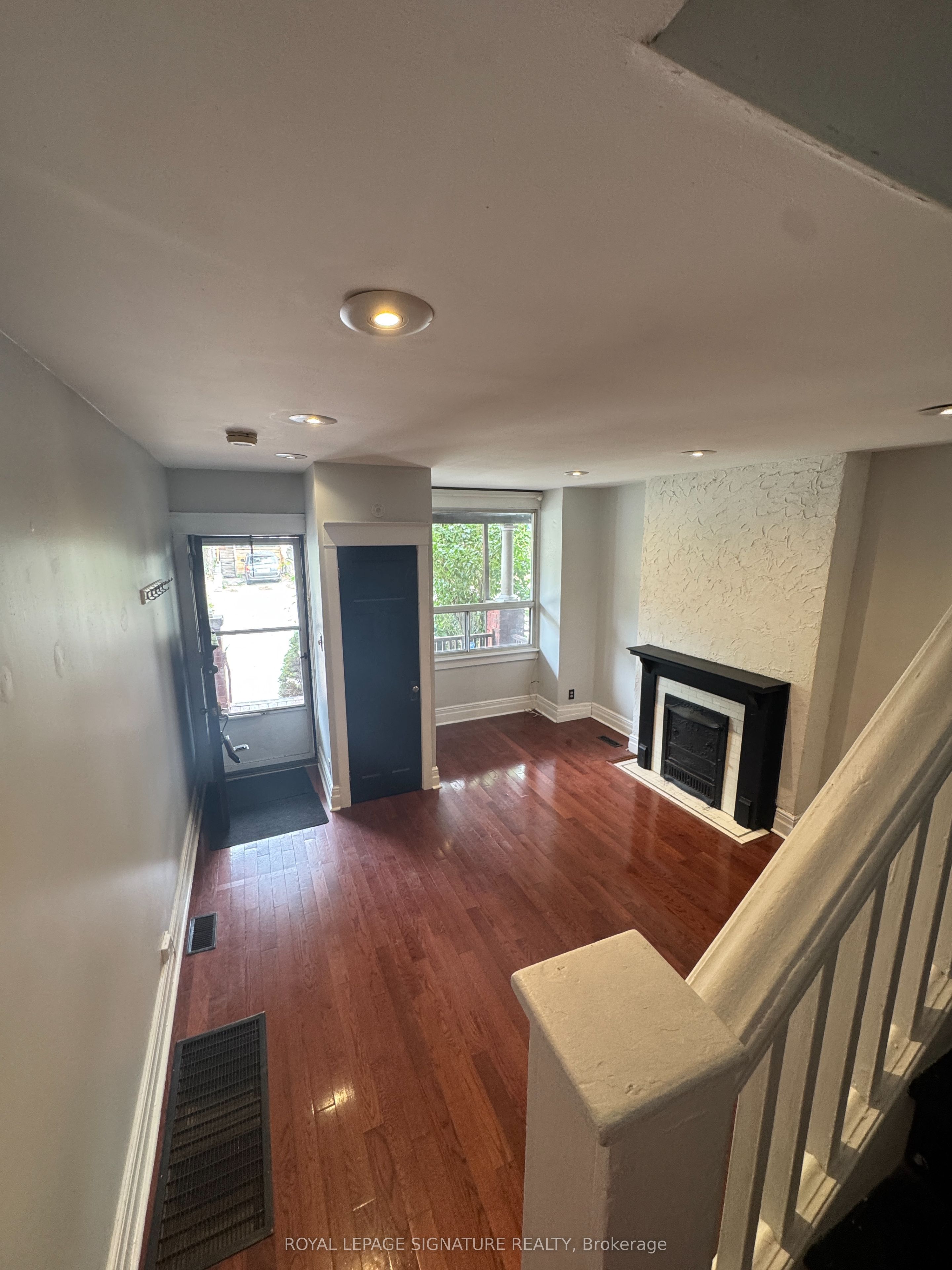920 Woodbine Avenue, Toronto 4