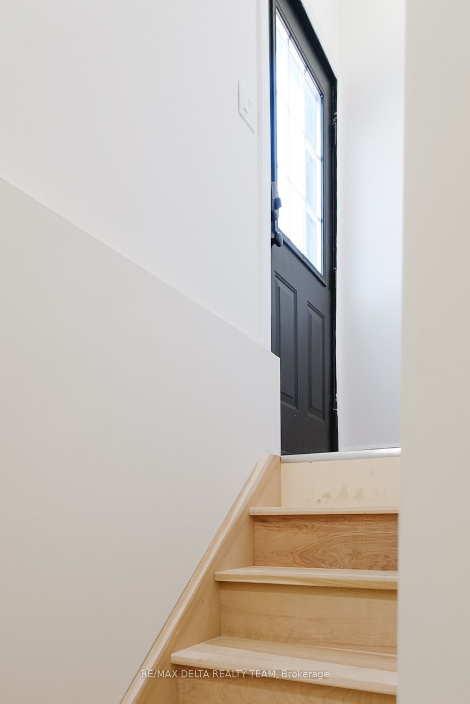 Unit Basement Apartment - 7 Craven Road, Toronto 2