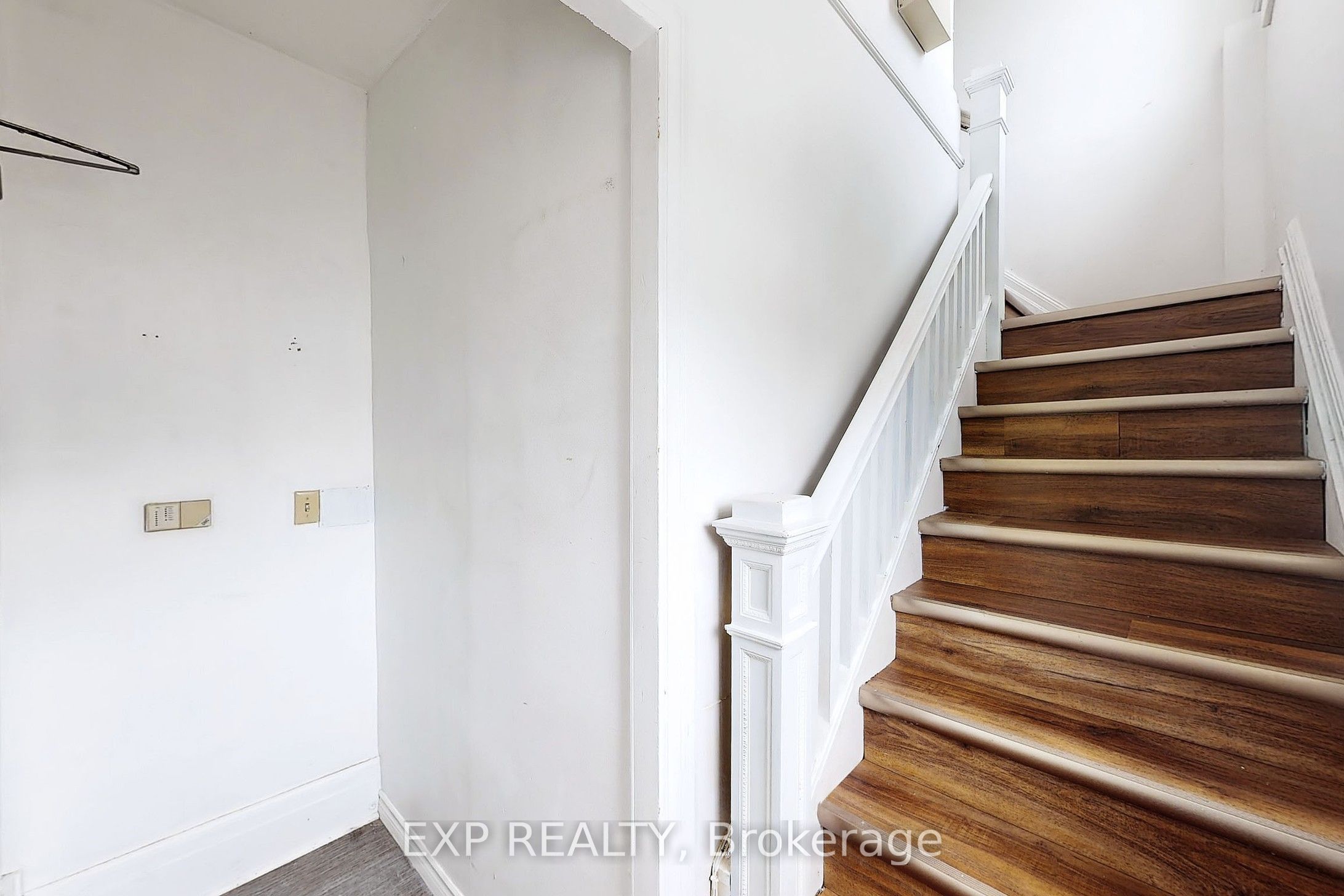 15 Colborne Street E, Oshawa 4